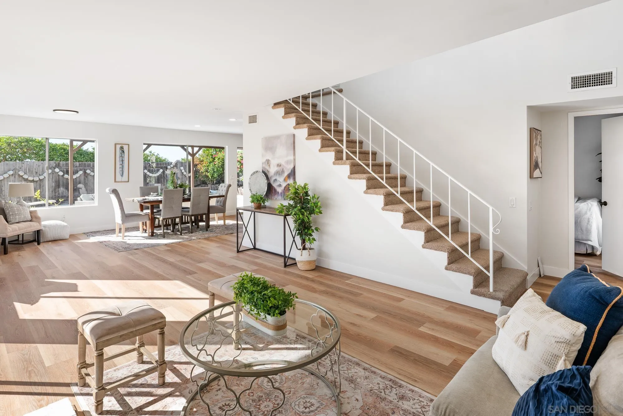 https://cdn.realtyfeed.com/cdn/127/250041908/3388a5d649bf38e016eb9f6a2e949fc4.webp