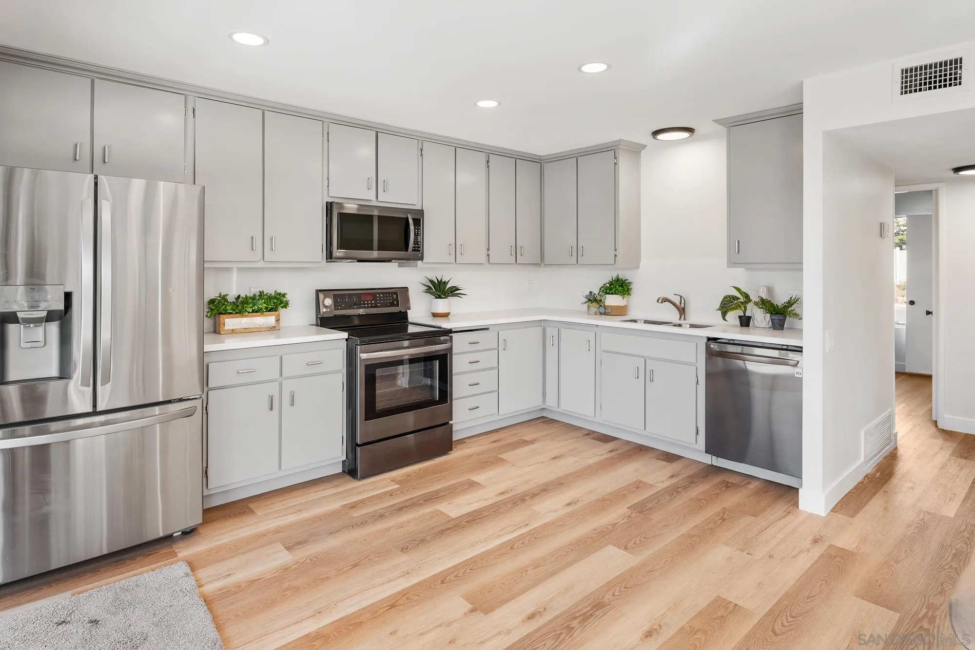https://cdn.realtyfeed.com/cdn/127/250041908/3f68dac4c9e7c4fd96ddc4be2e327842.webp
