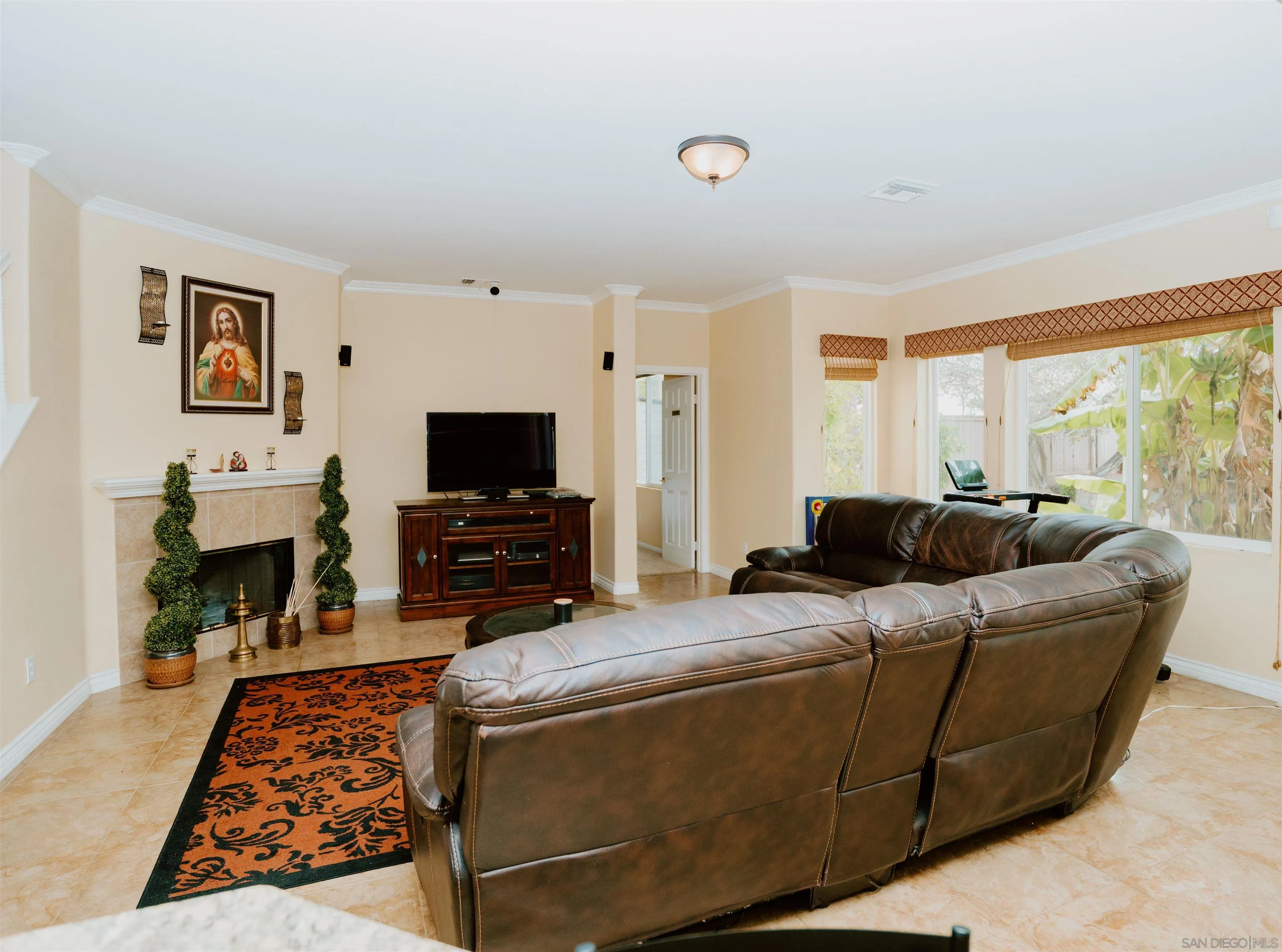 https://cdn.realtyfeed.com/cdn/127/250041910/d5ed54bb3ec4dbb15542c750b1b3dd8e.webp