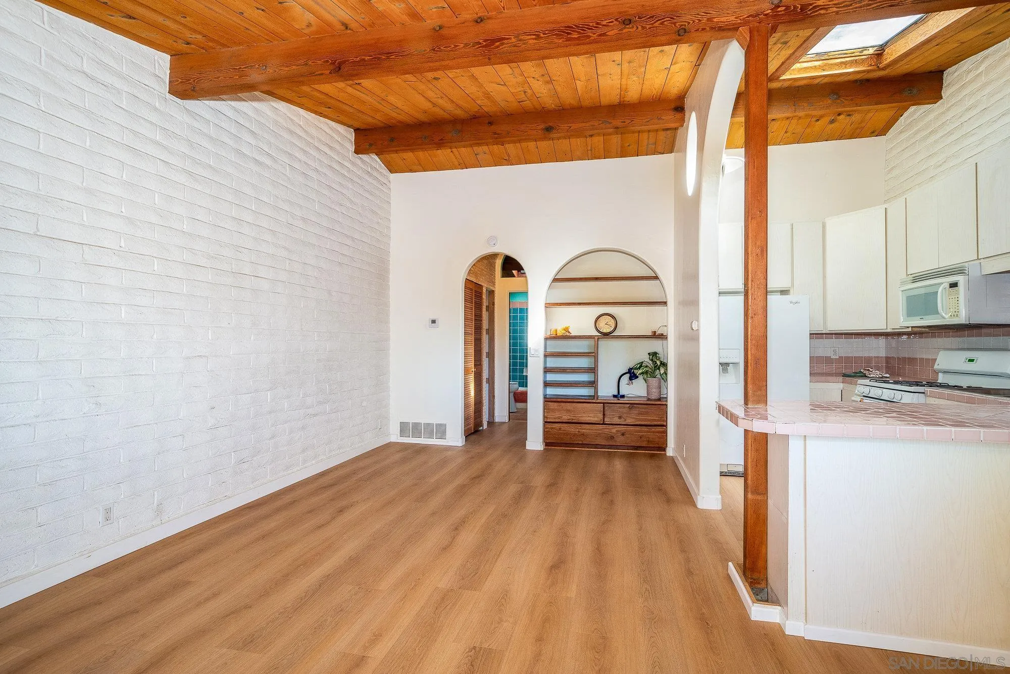 https://cdn.realtyfeed.com/cdn/127/250041912/7c645cc1cb156f00fa046f69eabcc29a.webp