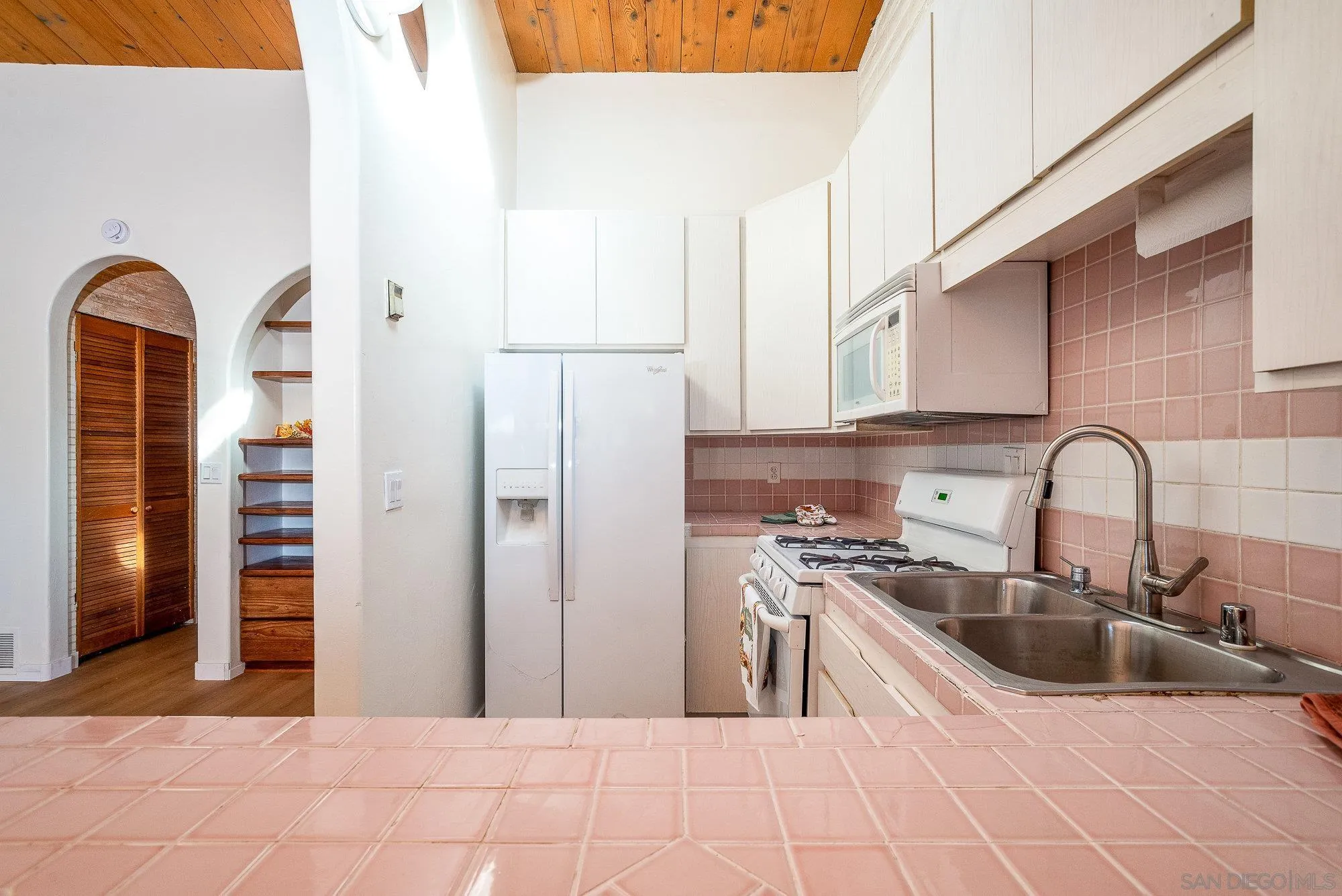 https://cdn.realtyfeed.com/cdn/127/250041912/aa827e4d62d305fbb2facdb5f0c22a5c.webp