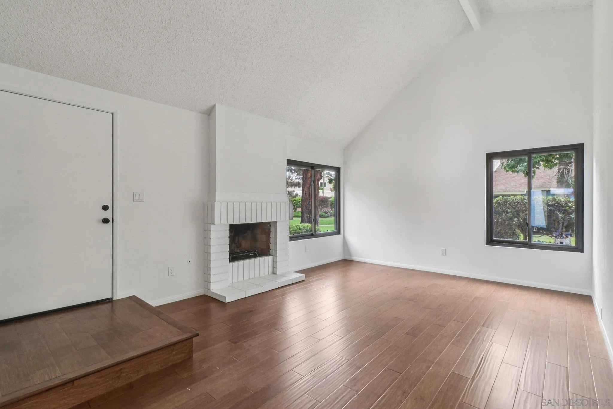 https://cdn.realtyfeed.com/cdn/127/250041913/ab4eff732bfffd1f2bbaf624f2a1722c.webp