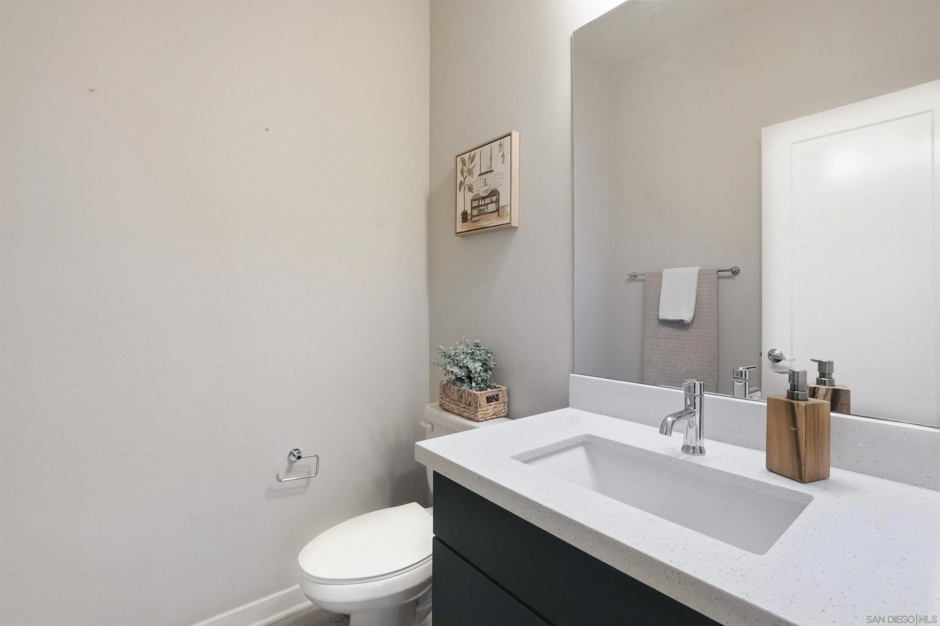 https://cdn.realtyfeed.com/cdn/127/250041915/5d75f5b68a8784aeaab606c01cd83688.webp