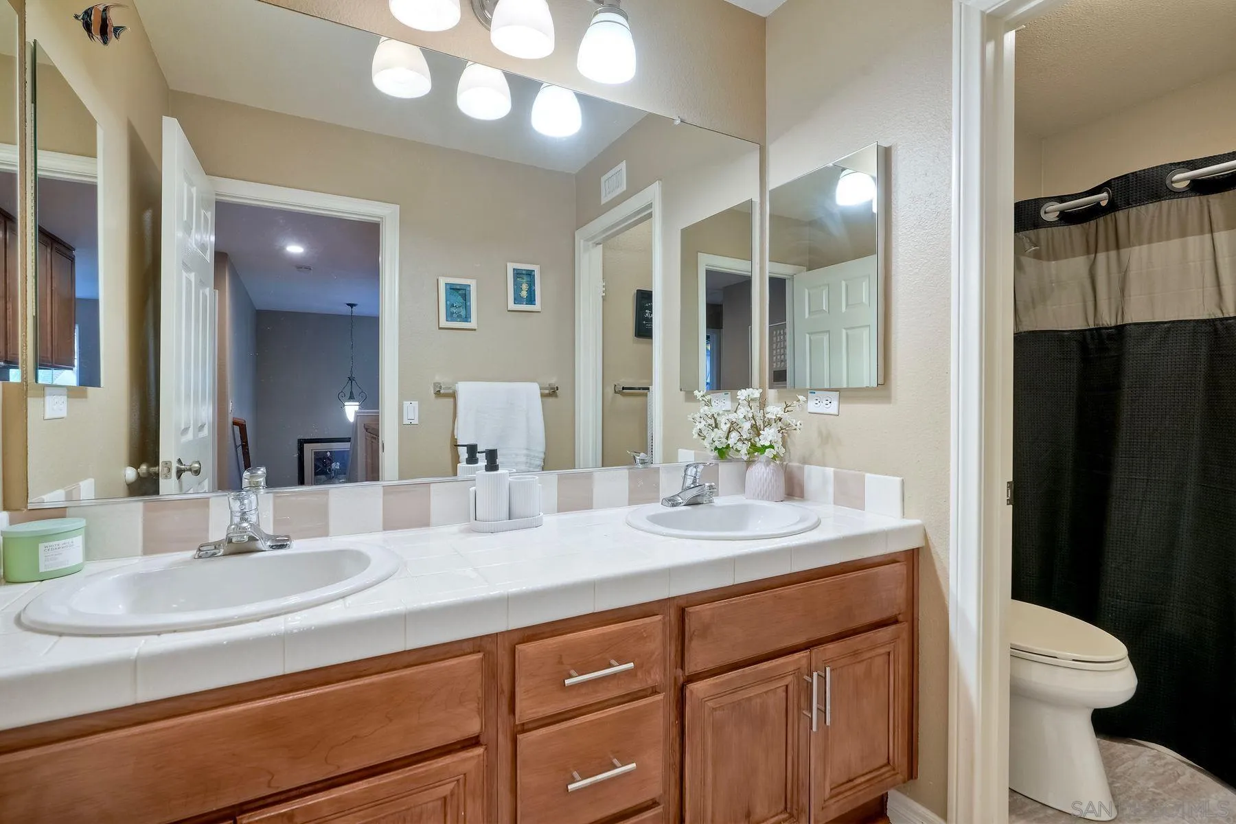https://cdn.realtyfeed.com/cdn/127/250041922/591e7f7eb39bf1f113662201794ea19e.webp