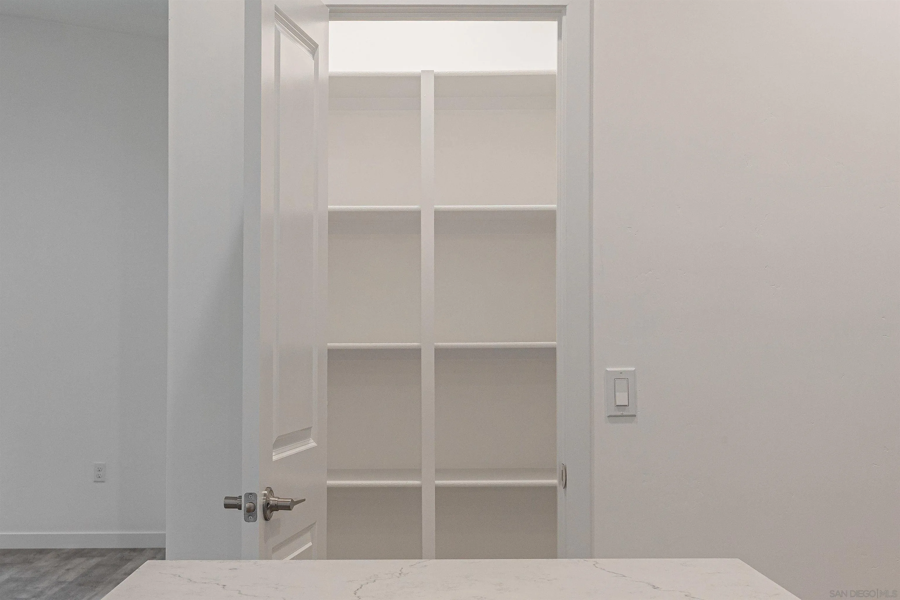 https://cdn.realtyfeed.com/cdn/127/250041923/33a0d65e1103c6fb4b43e446db47b2f2.webp