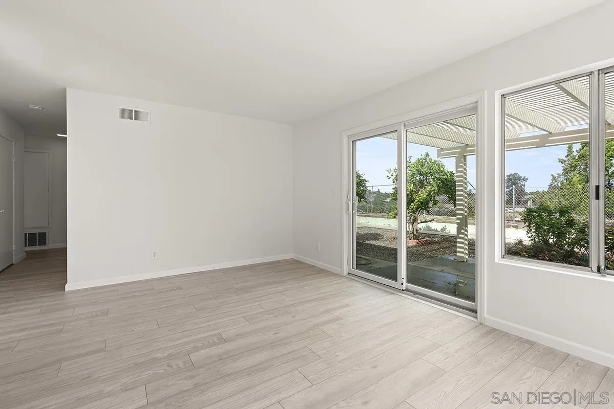 https://cdn.realtyfeed.com/cdn/127/250041925/f26f5f074f61ac2f6e5503f0afd76a77.webp