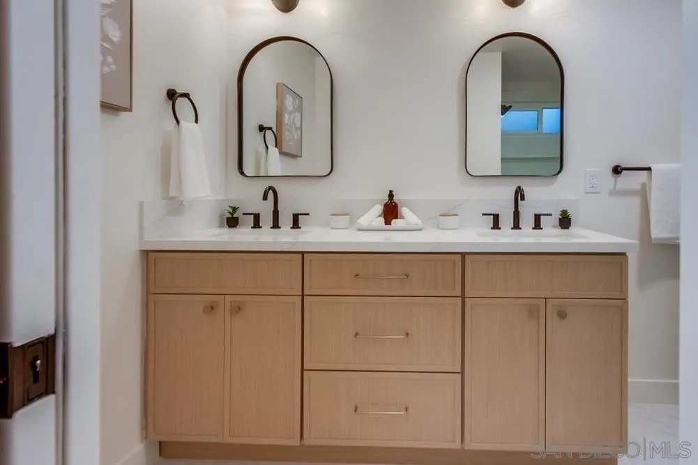 https://cdn.realtyfeed.com/cdn/127/250041943/d30f29df63f49fbbc2595a4573f3d418.webp