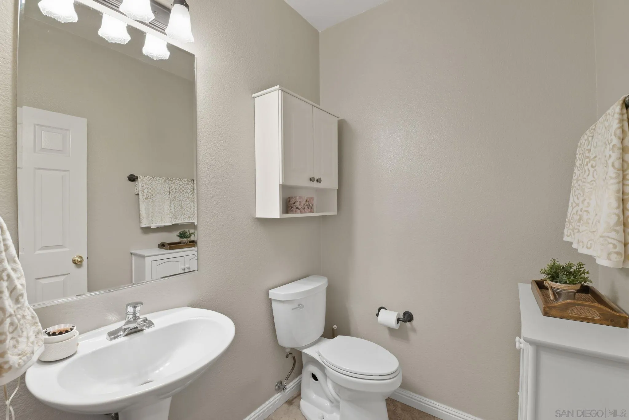 https://cdn.realtyfeed.com/cdn/127/250041949/bd448e1d7fcac37289bccfe7a3266654.webp