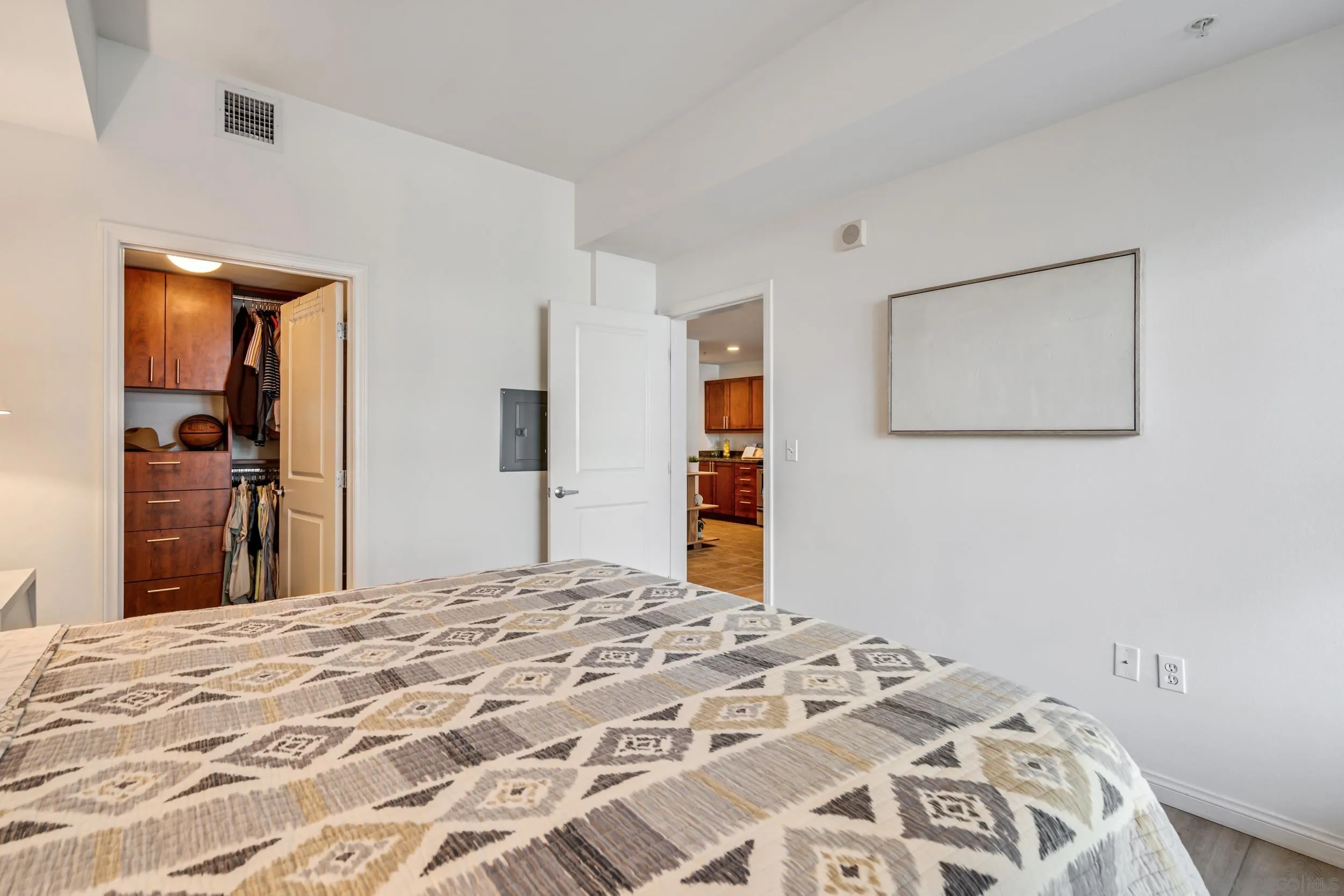 https://cdn.realtyfeed.com/cdn/127/250041956/a62c0b7f99b7c161fe4fba7e82d24df3.webp