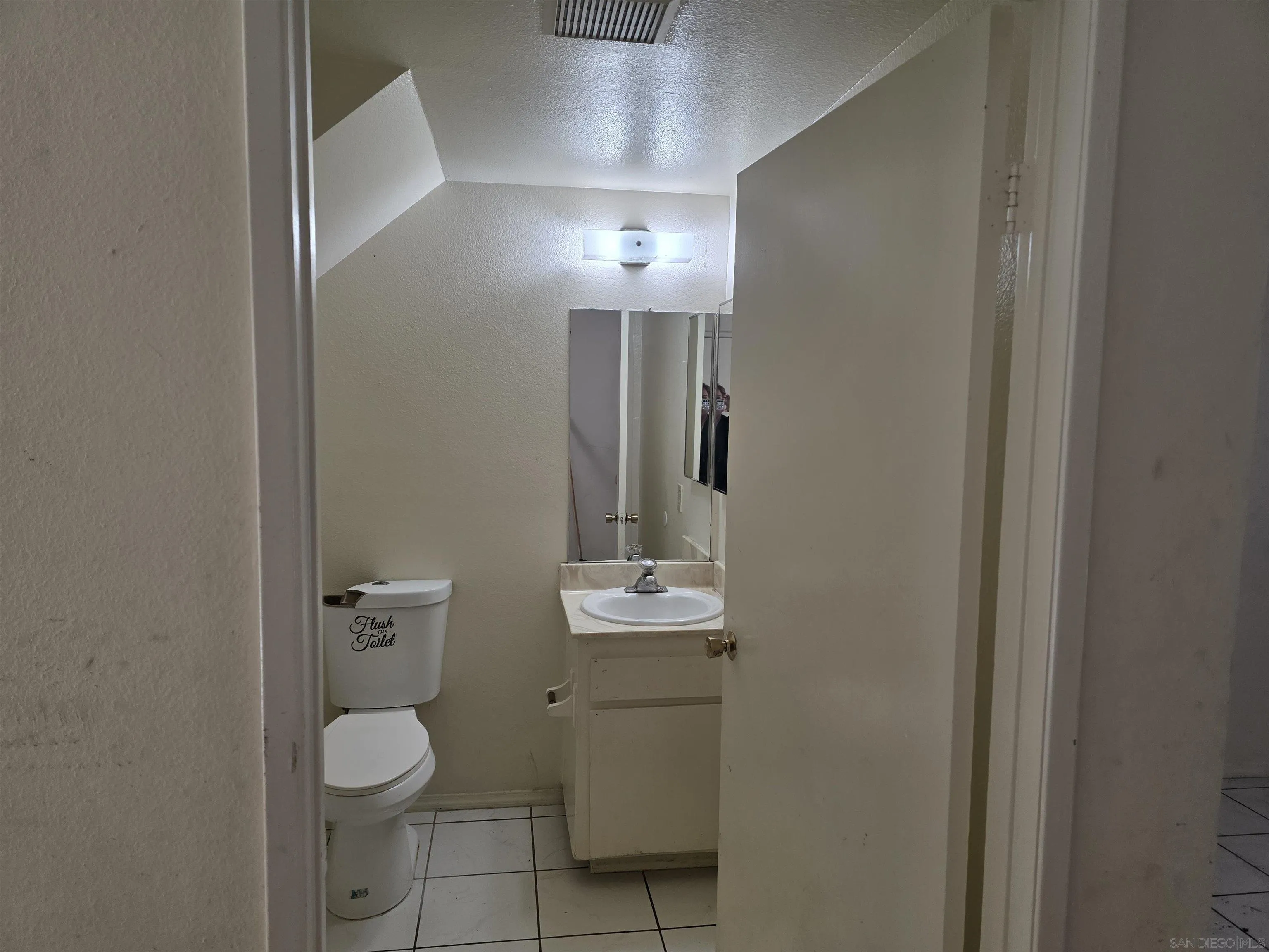 https://cdn.realtyfeed.com/cdn/127/250041957/494b99ac858ccdbd3902da2d62c141f9.webp