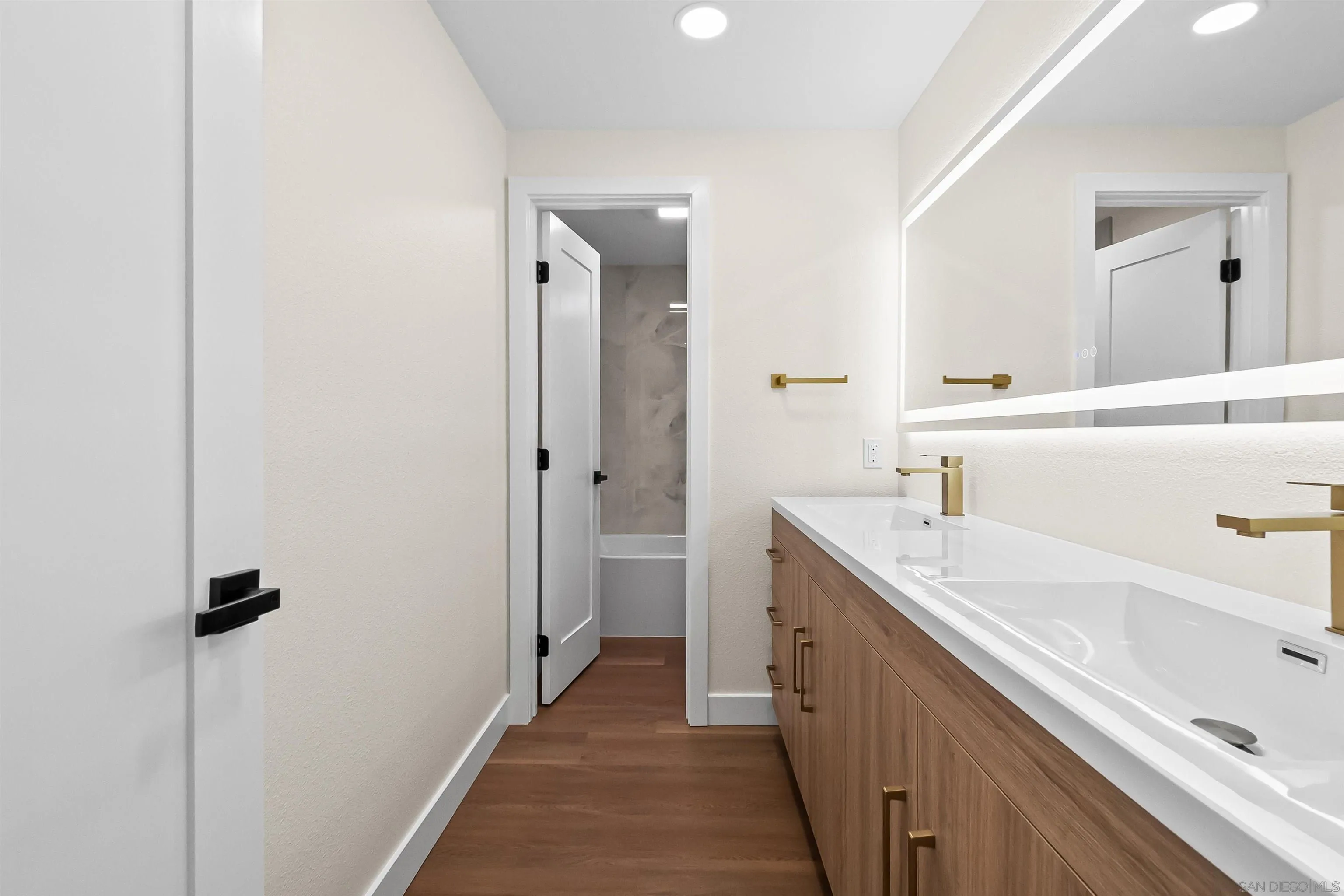 https://cdn.realtyfeed.com/cdn/127/250041971/b8cfdc78f613d50d75353399b13ff524.webp