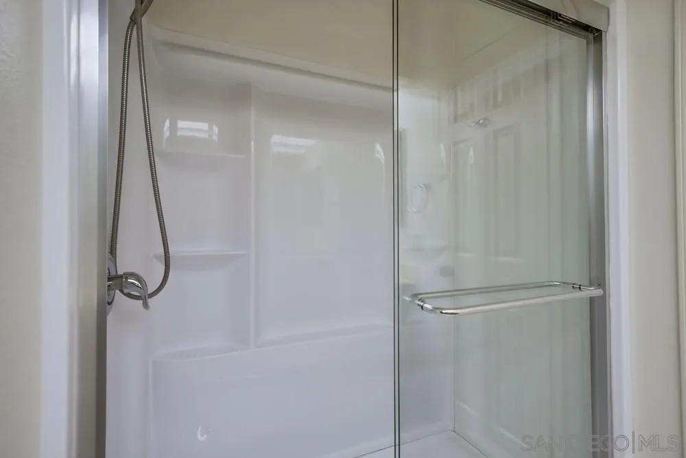 https://cdn.realtyfeed.com/cdn/127/250041972/872b6e15db04774a1b750ddfaec38ba4.webp
