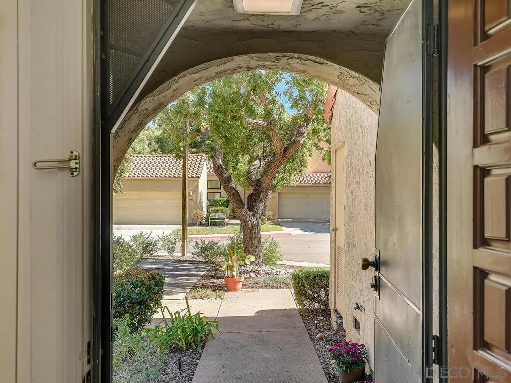 https://cdn.realtyfeed.com/cdn/127/250041975/1c86aa24f3a463f660942c151da3736b.webp
