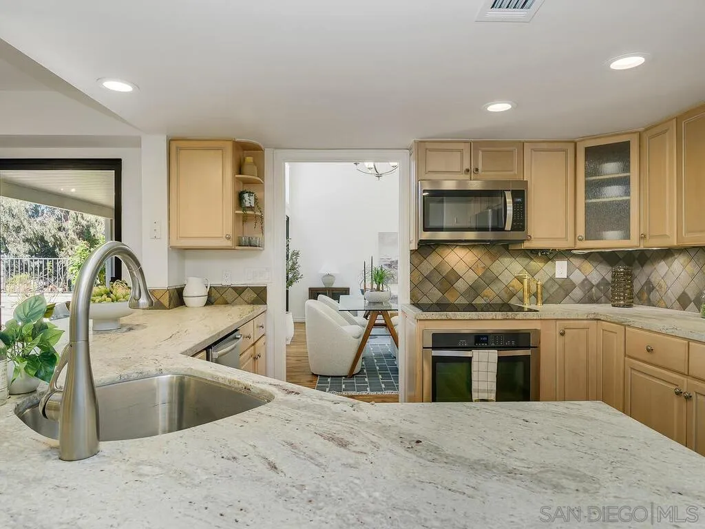 https://cdn.realtyfeed.com/cdn/127/250041975/b8d5b8b00ba5132cb8450a8d8179c80c.webp