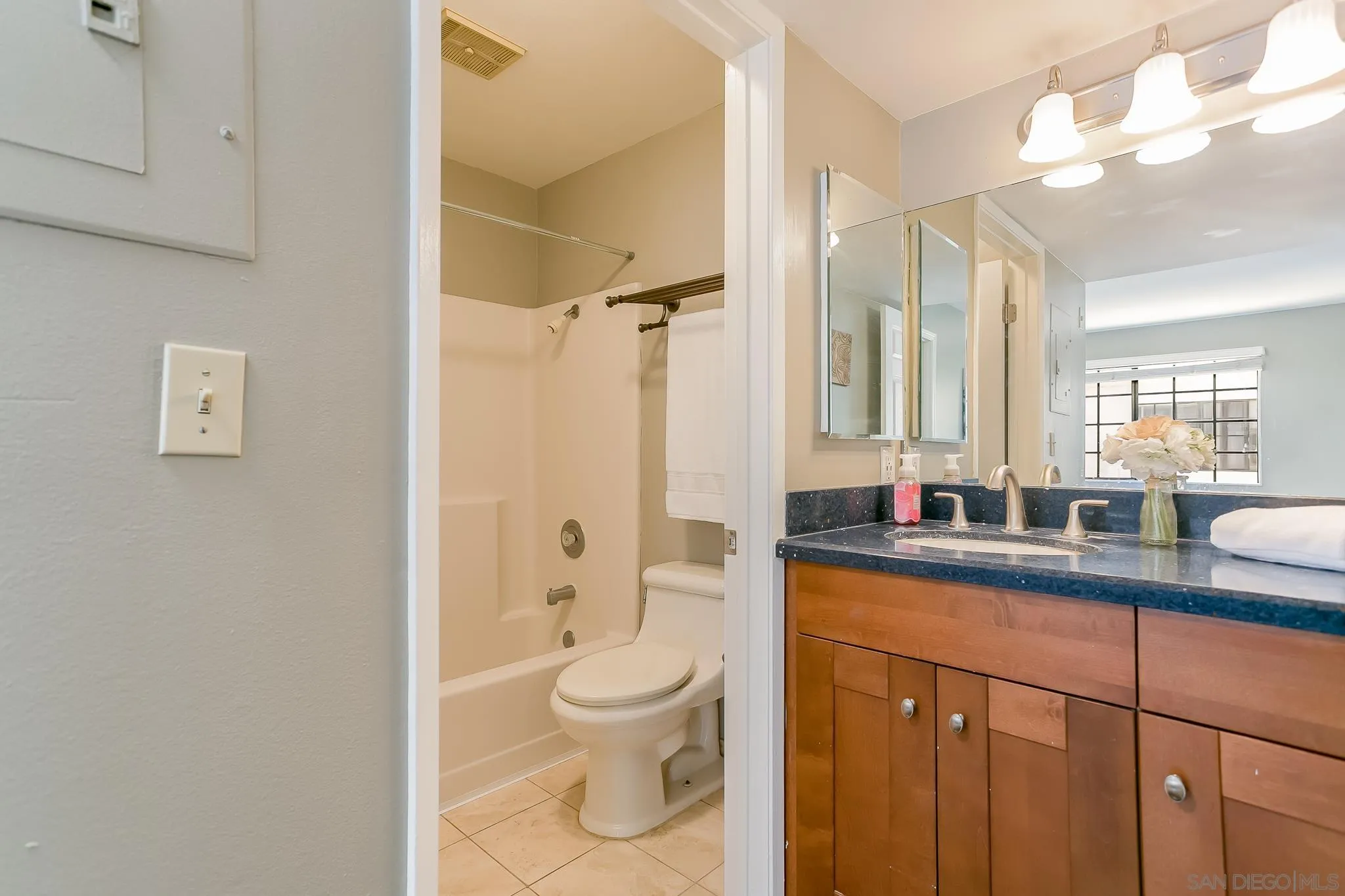 https://cdn.realtyfeed.com/cdn/127/250041983/06c5a71a4b10ea91247da8ef3532595d.webp