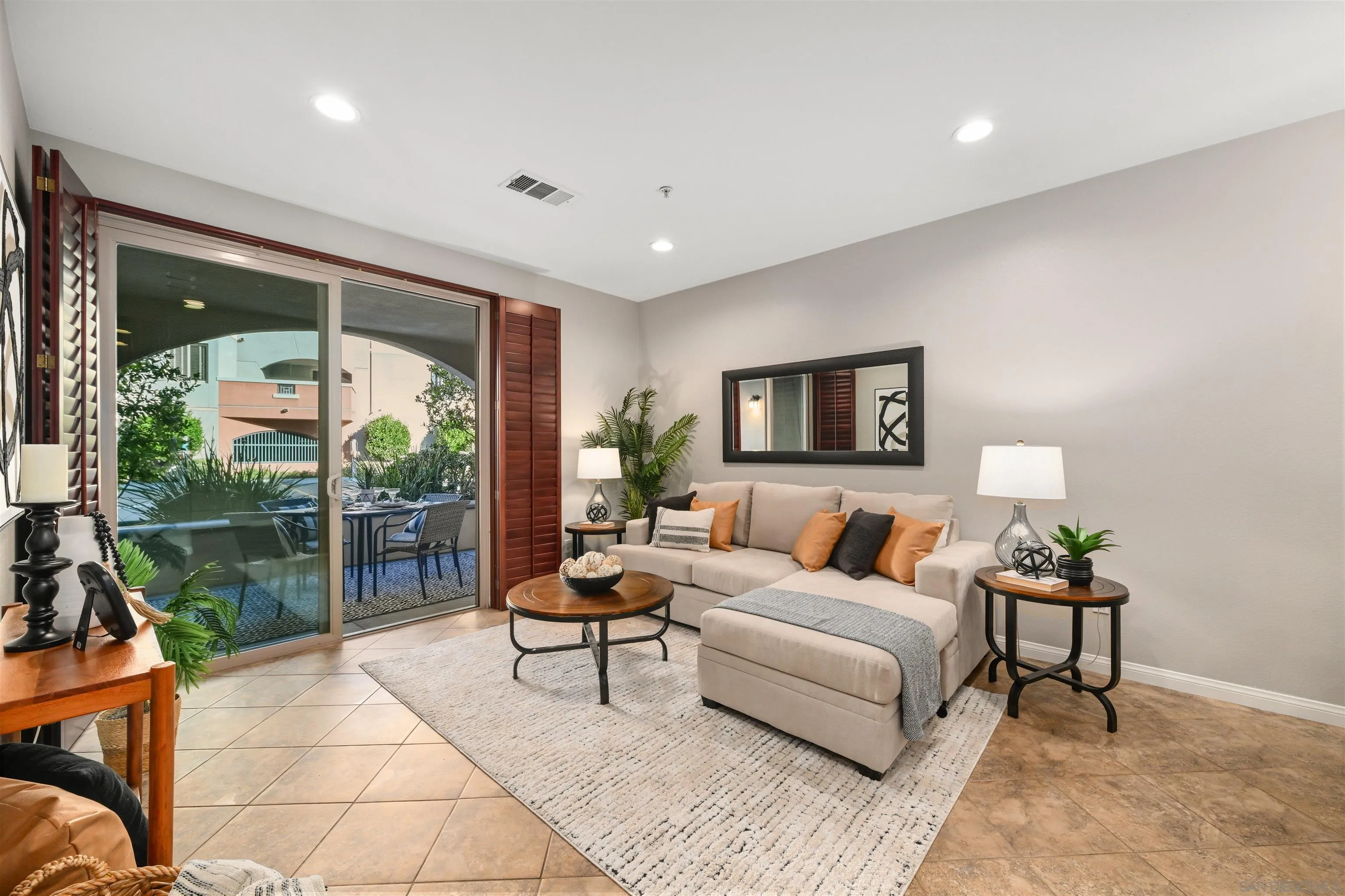 Photo #2: 250041987 Listing 