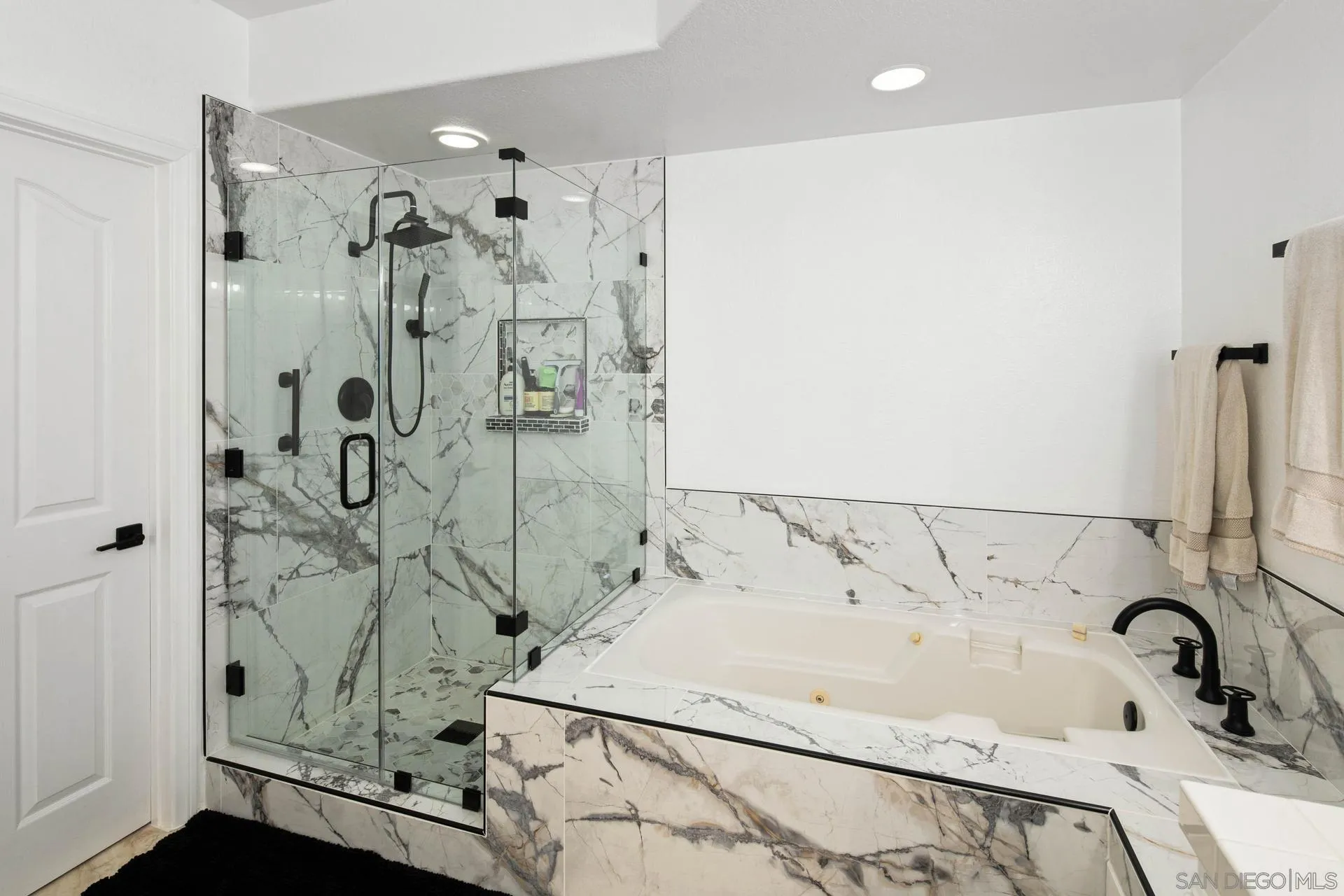 https://cdn.realtyfeed.com/cdn/127/250041988/7c319661ae5042329d193dc571854e9f.webp