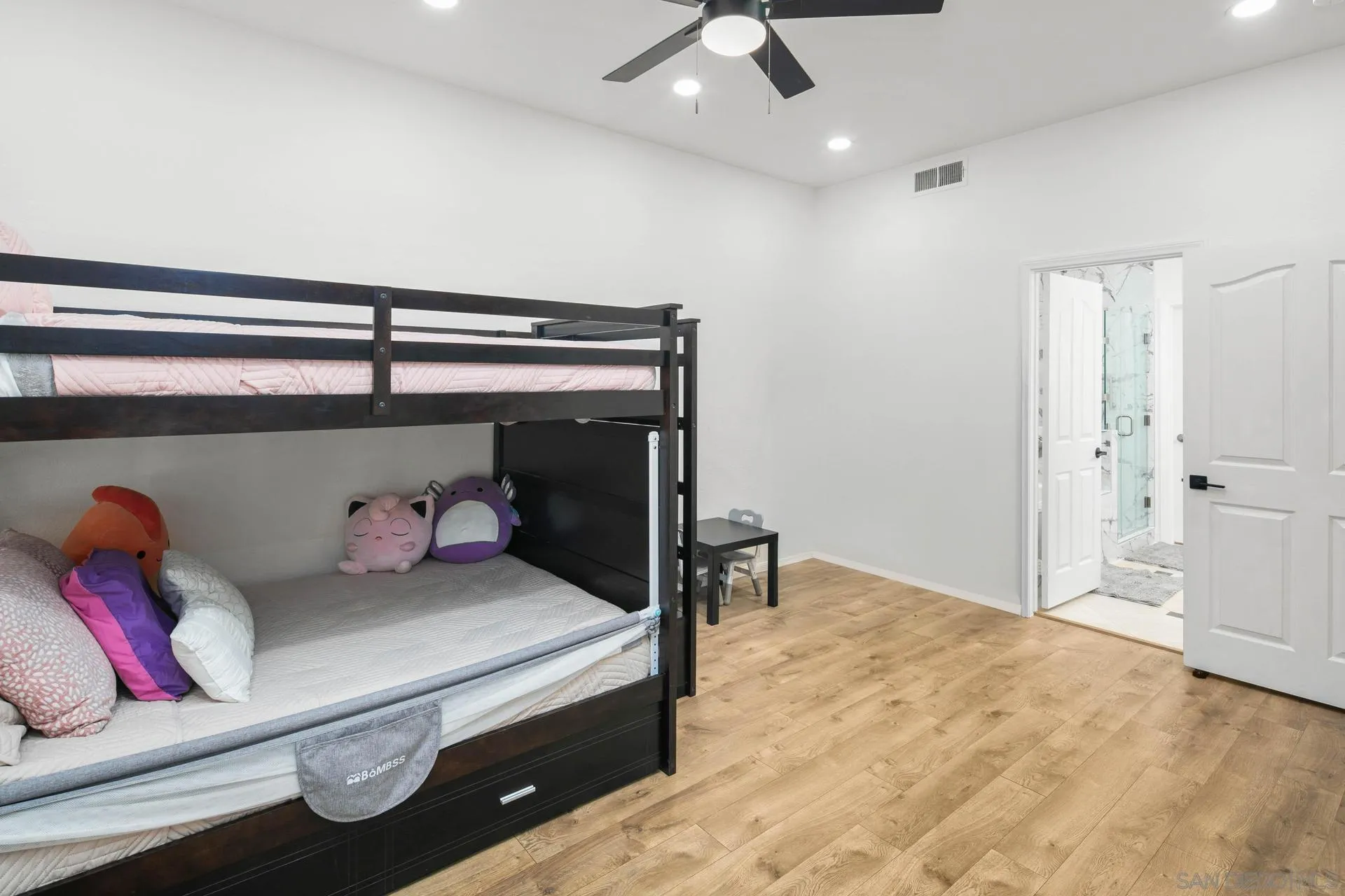 https://cdn.realtyfeed.com/cdn/127/250041988/8f2e545fc13d46b396dab8b63a1b73e3.webp
