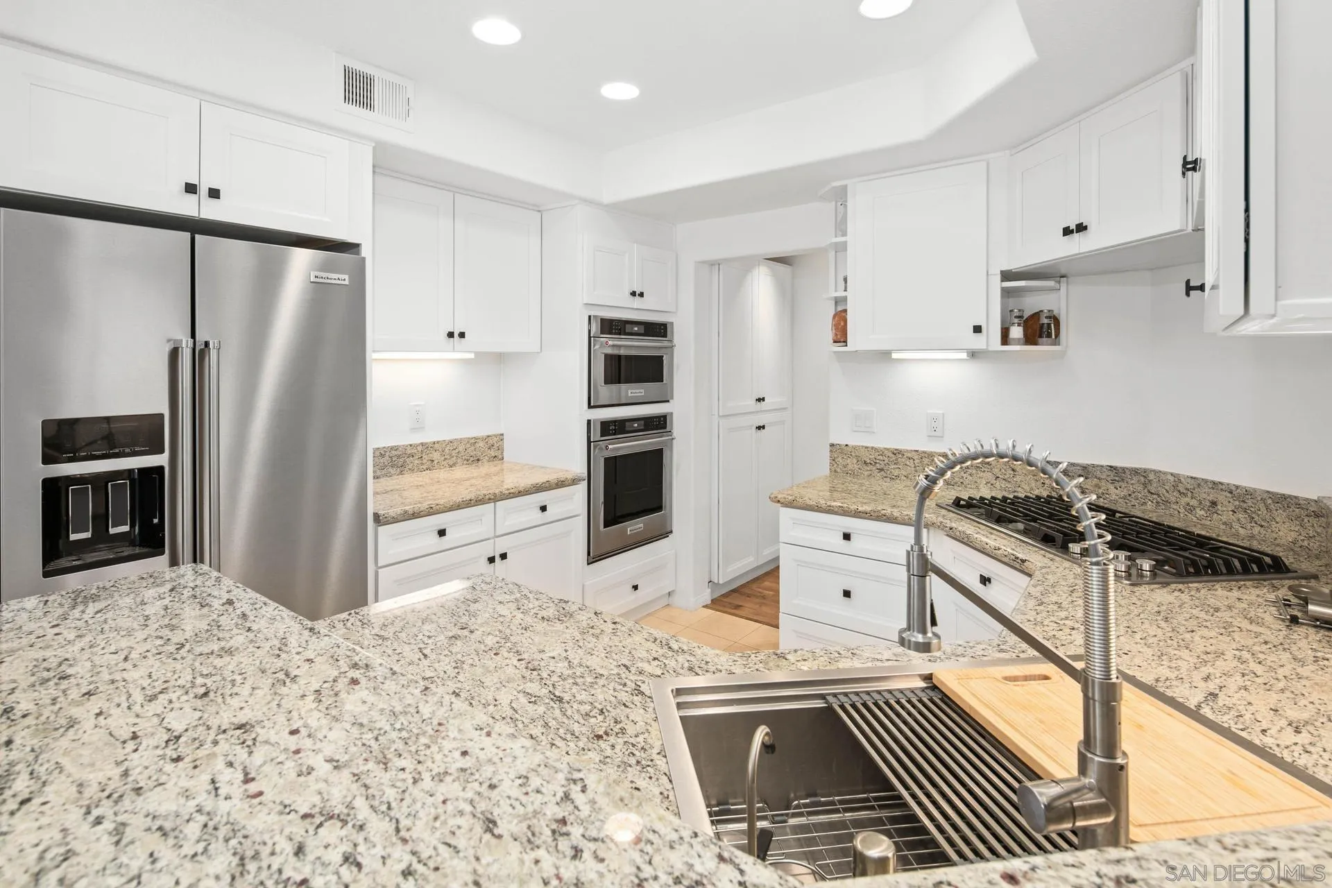 https://cdn.realtyfeed.com/cdn/127/250041988/cb345bb2ad1baeba8ae190cfb114b2b7.webp
