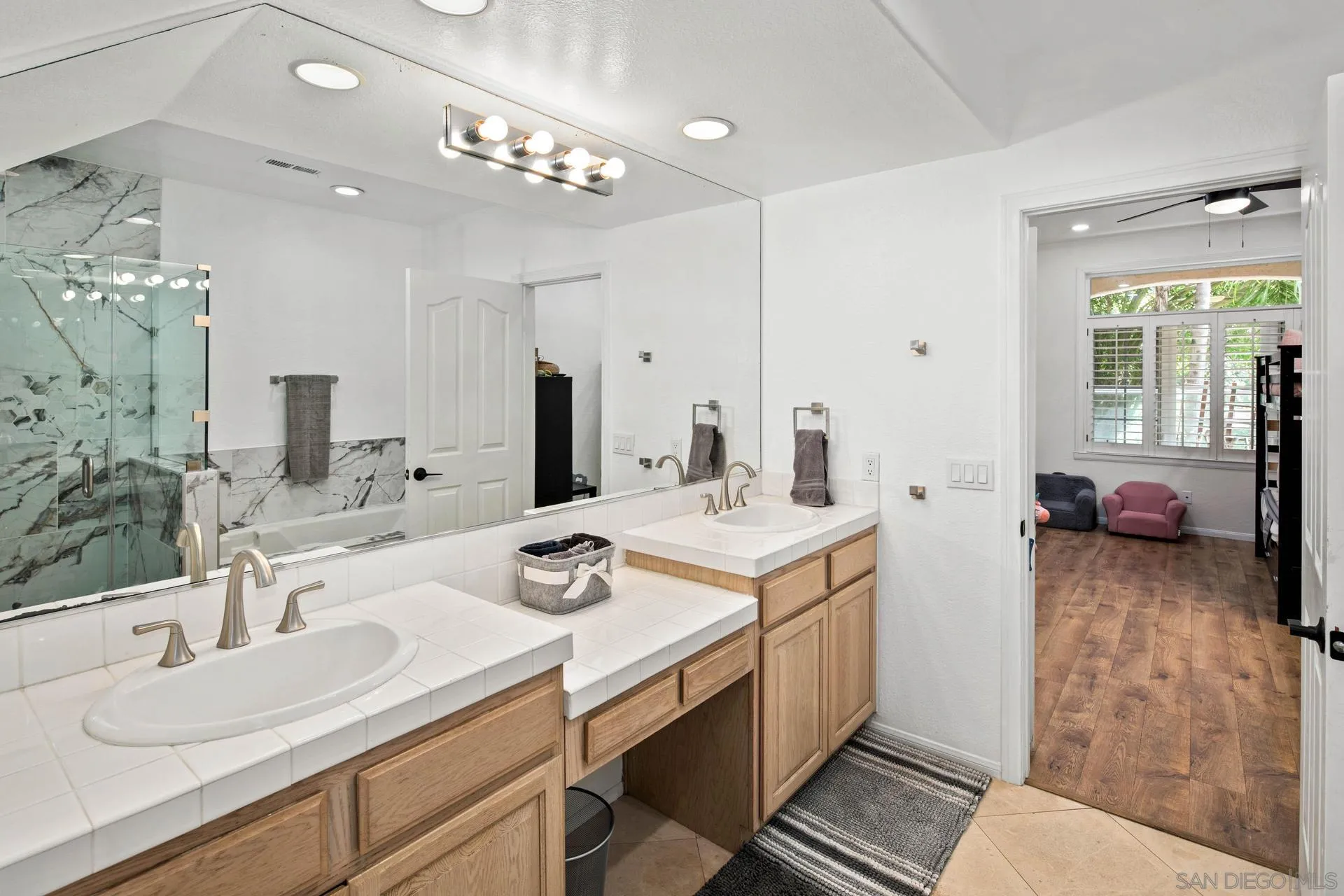https://cdn.realtyfeed.com/cdn/127/250041988/f8eac267abcee7a5912abe88df55c25f.webp