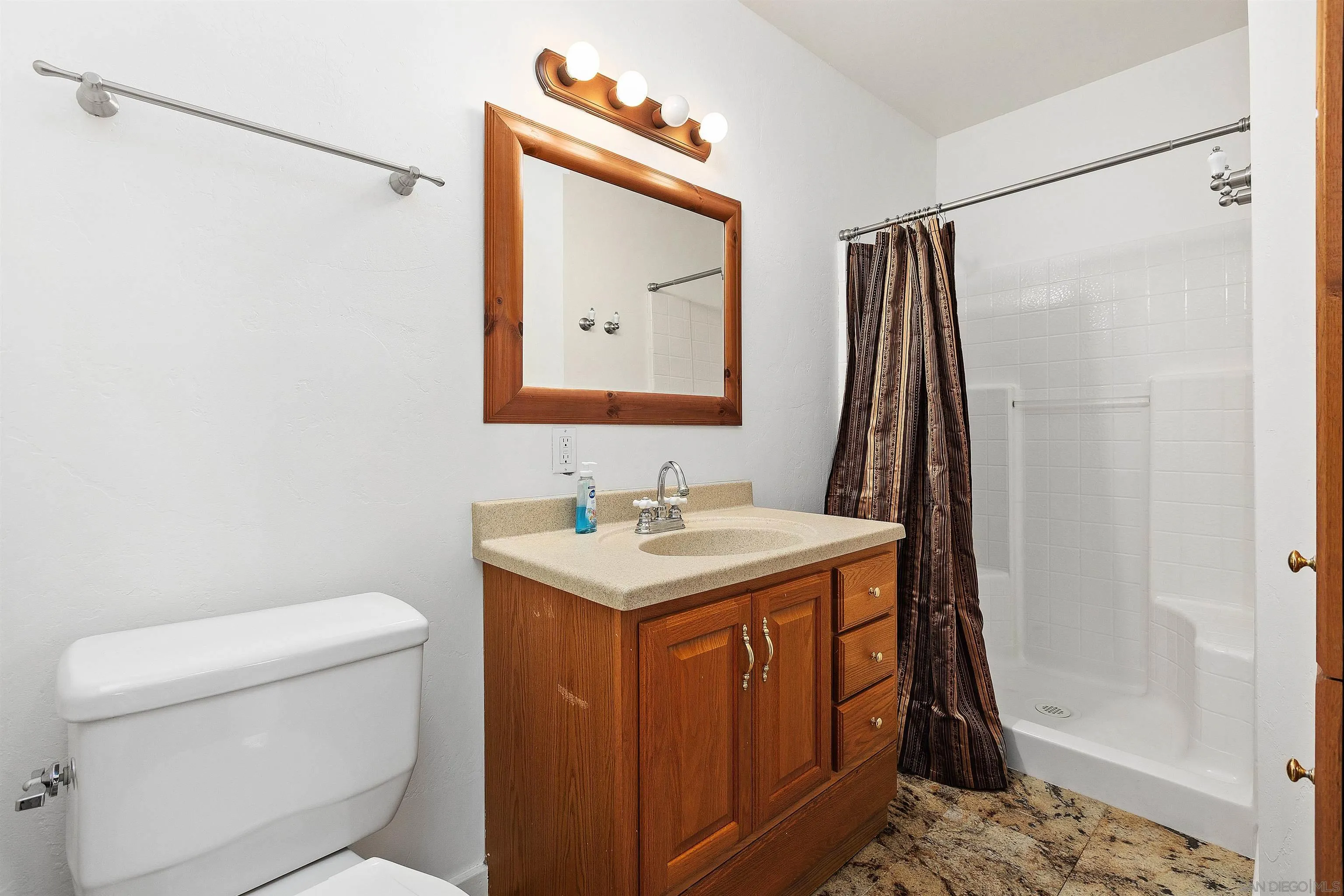 https://cdn.realtyfeed.com/cdn/127/250041990/1b11af0a0f204642b2a407db24e9bb58.webp