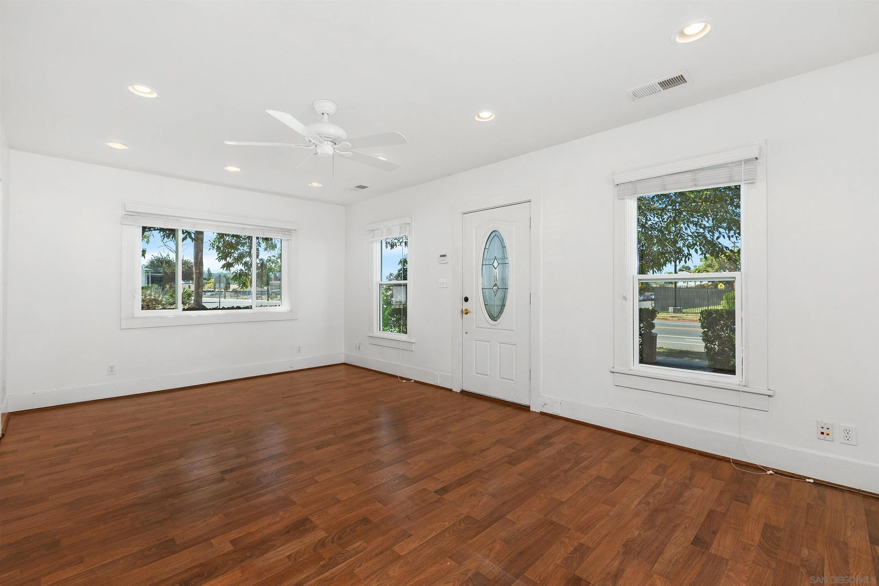 https://cdn.realtyfeed.com/cdn/127/250041990/287783bce85f371c16e630528e7423f5.webp