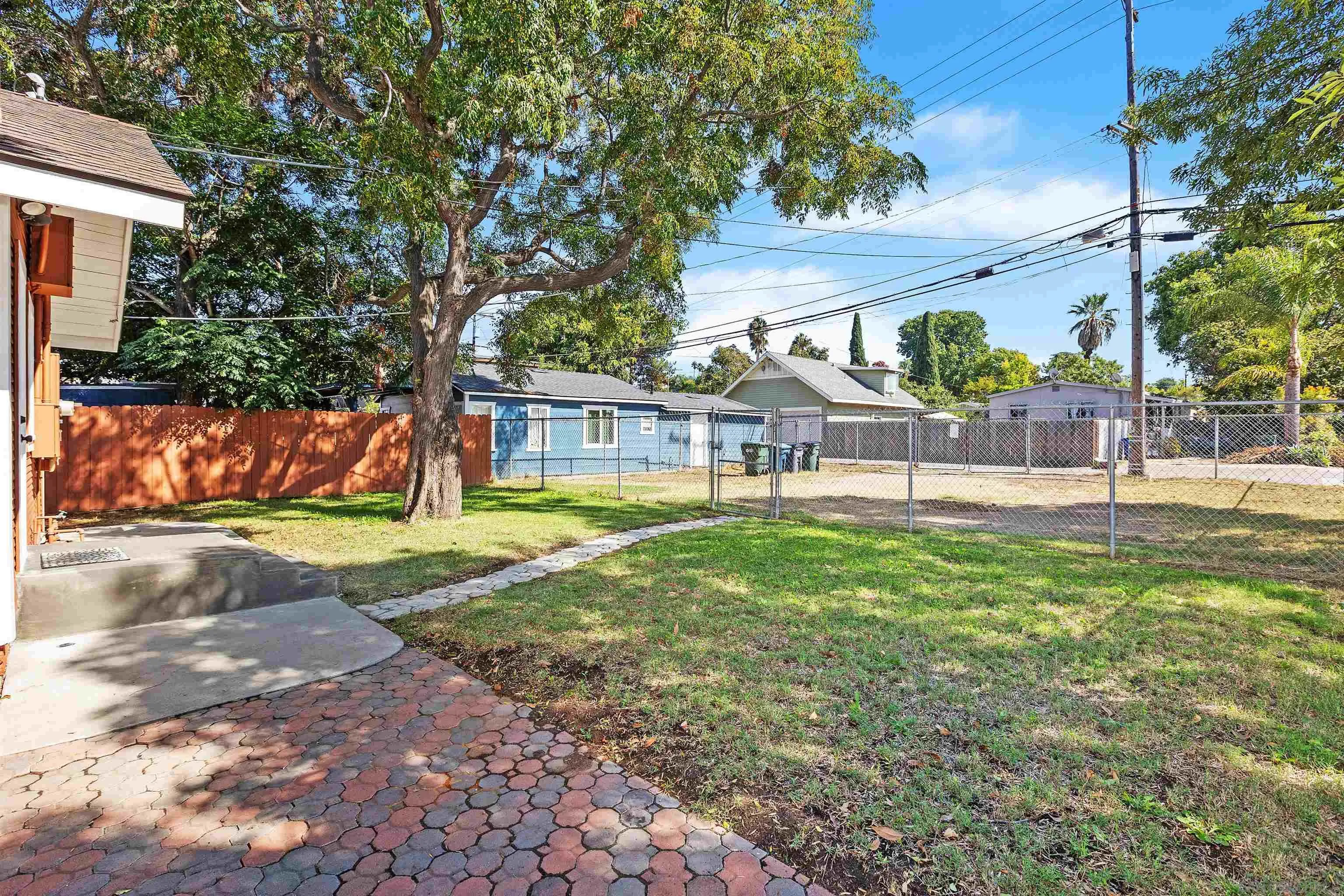 https://cdn.realtyfeed.com/cdn/127/250041990/77a0bbffc8608b74aea34f9112373d7a.webp