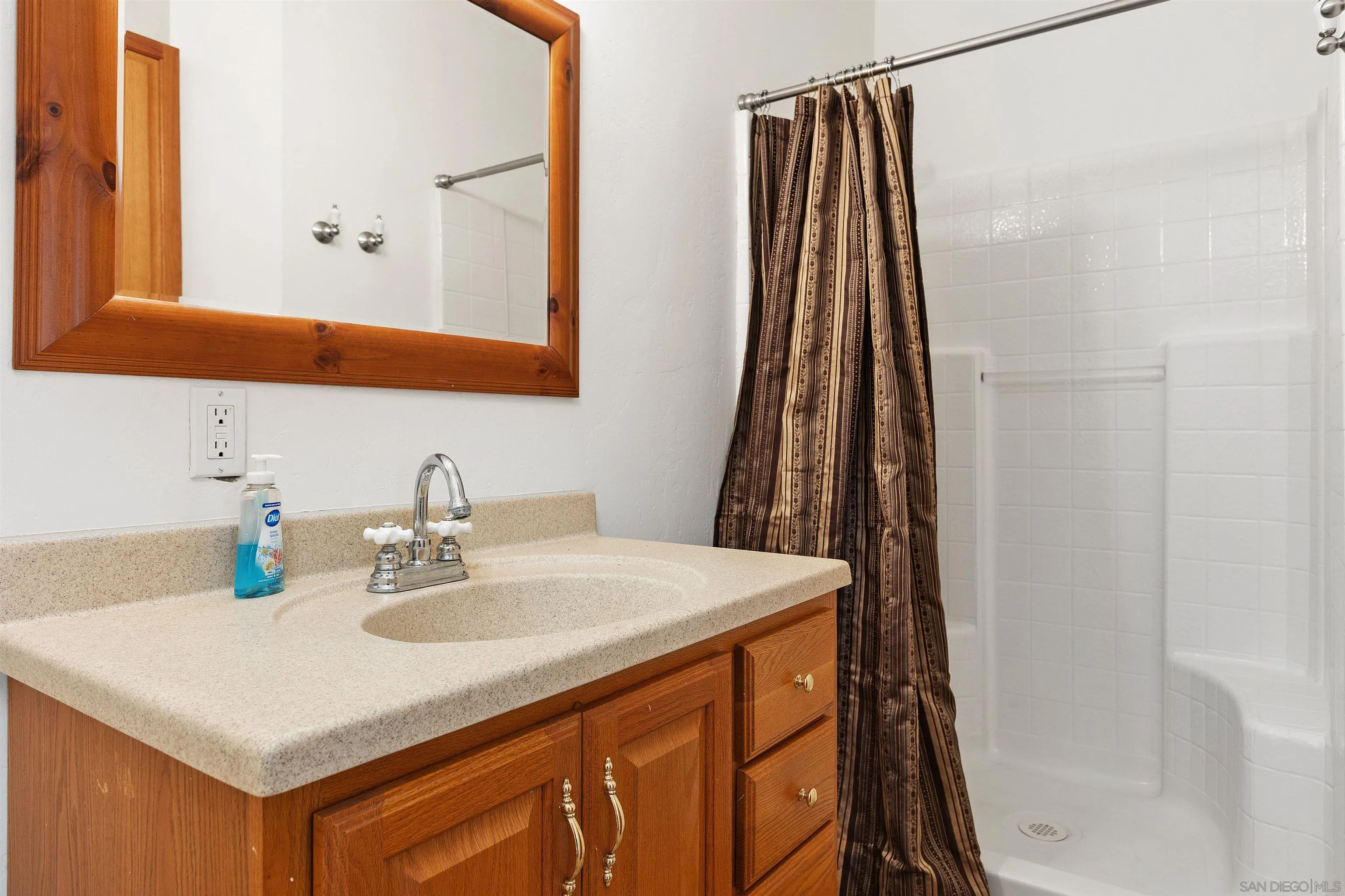 https://cdn.realtyfeed.com/cdn/127/250041990/83ffbd7b1d198d6de4ed7c0a7e69aae7.webp