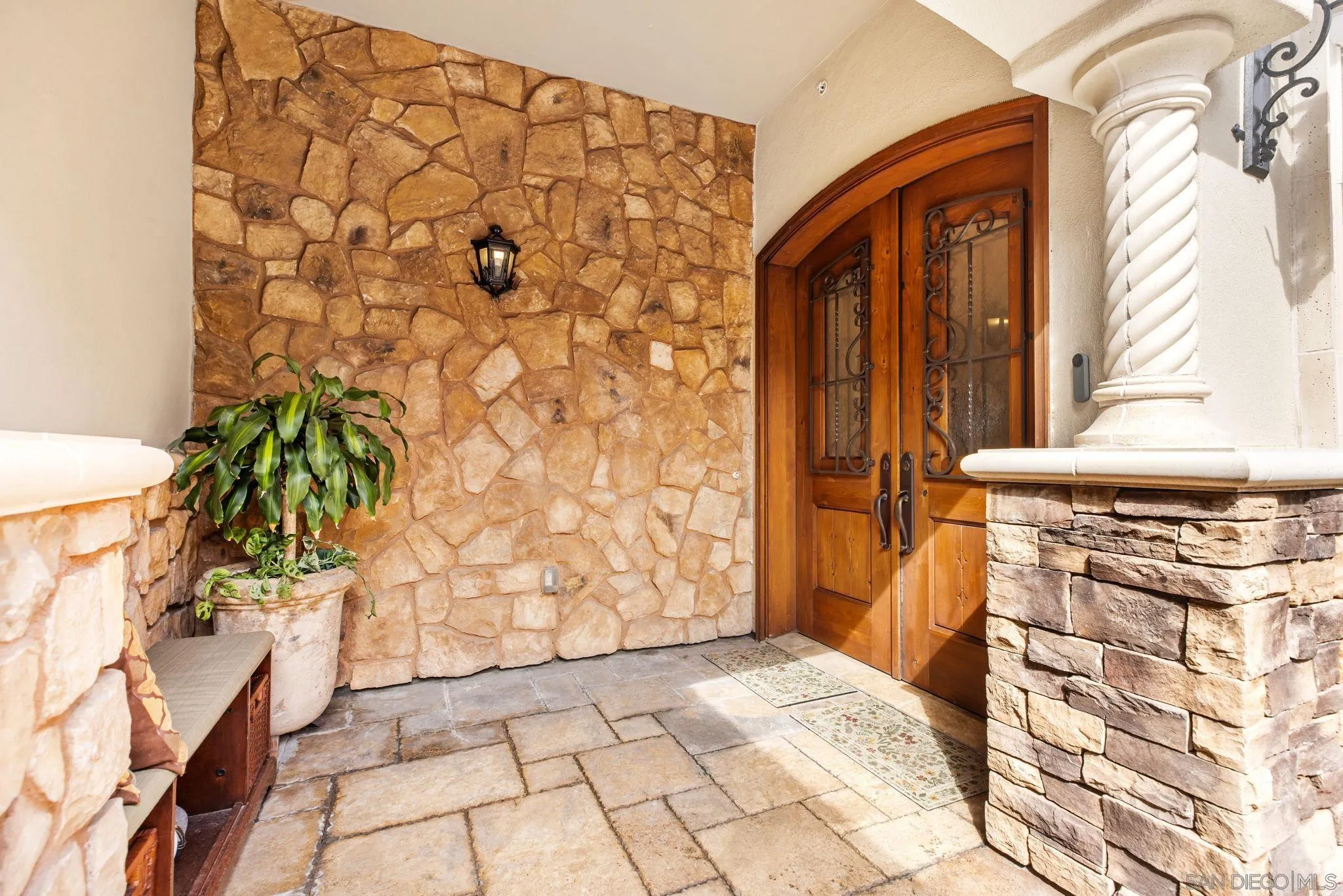 Photo #2: 250041993 Listing 