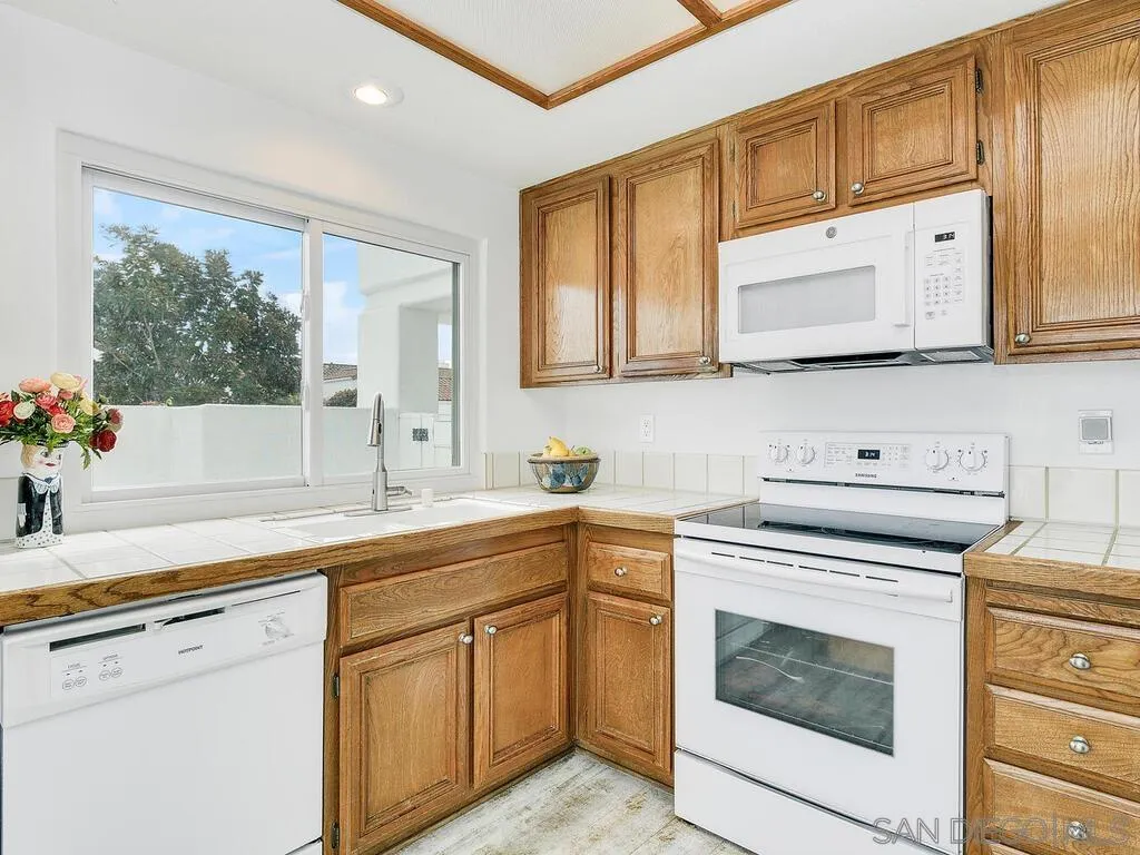 Photo #5: 250041998 Listing: Photo #5
