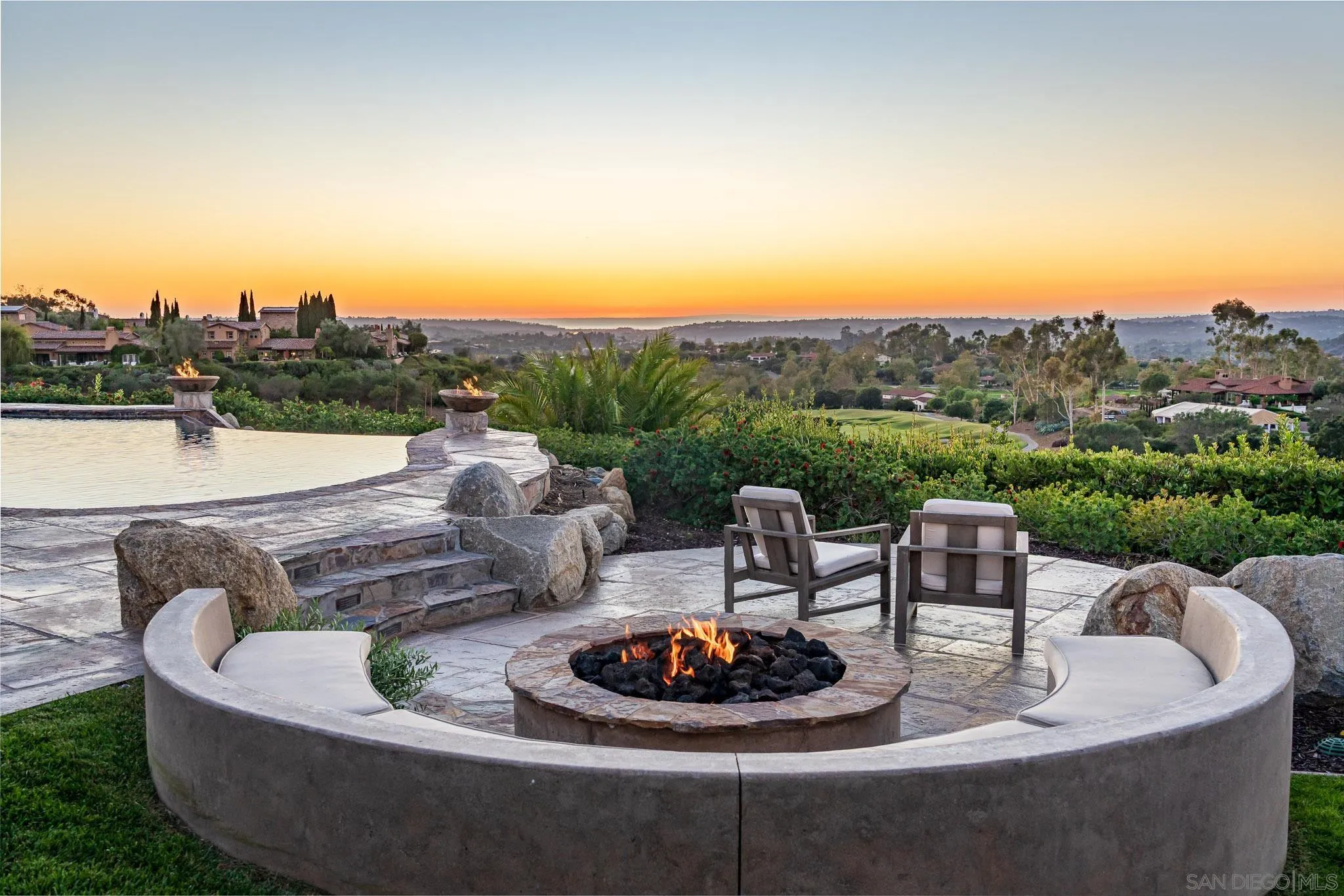 https://cdn.realtyfeed.com/cdn/127/250042001/4a4071bd98db1fb8ccc79ecc32f6a5b1.webp