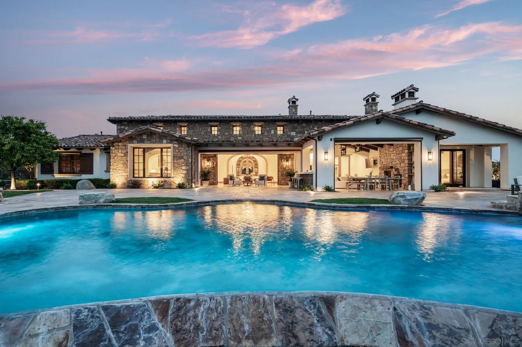 https://cdn.realtyfeed.com/cdn/127/250042001/860e857d372839628d7c7d638d1e2758.webp