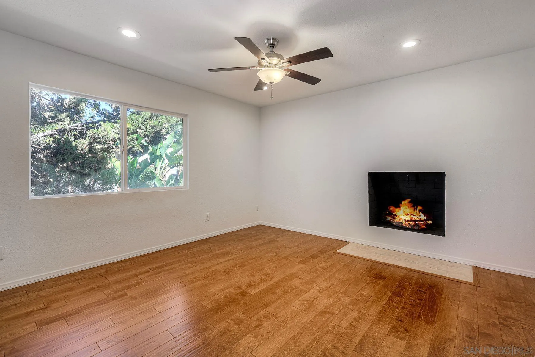 https://cdn.realtyfeed.com/cdn/127/250042005/06b0cfb0f234992c22d3b53b293b20b8.webp