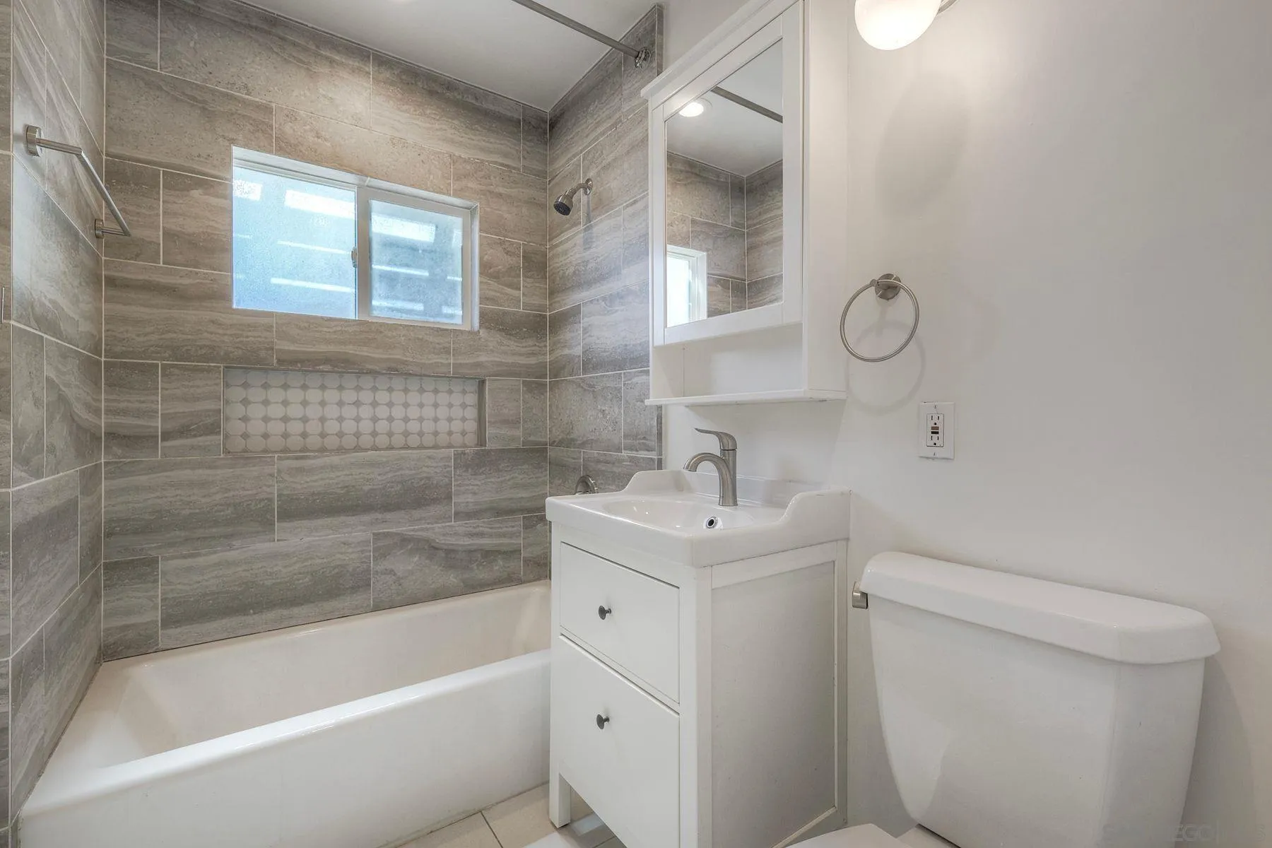 https://cdn.realtyfeed.com/cdn/127/250042005/1e31c0ca8f05fc280cba8625022b0d29.webp