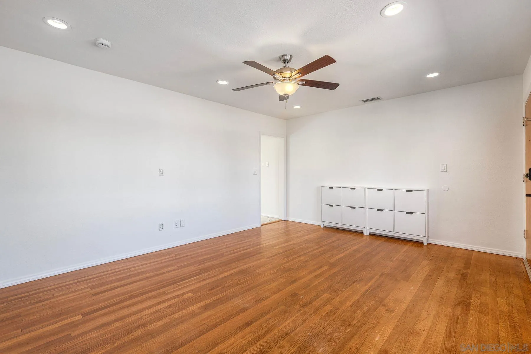 https://cdn.realtyfeed.com/cdn/127/250042005/298fc68b9c237600e658f0ec8a8dc2f4.webp