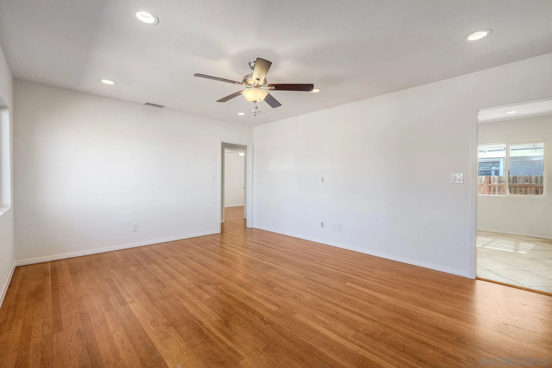 https://cdn.realtyfeed.com/cdn/127/250042005/351ece6cce250b63d78763c89265f3e2.webp
