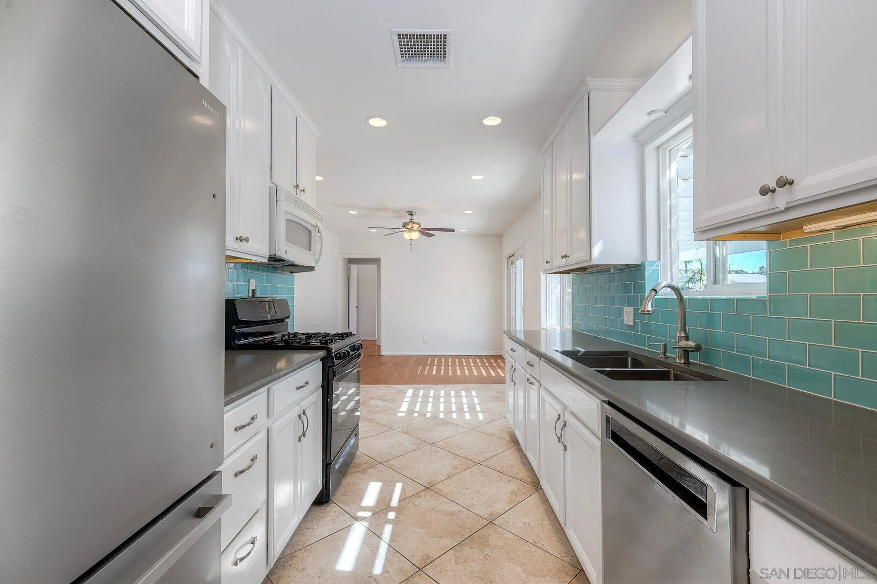 https://cdn.realtyfeed.com/cdn/127/250042005/4cd5edfe28532f118a5aaa6b720278f7.webp