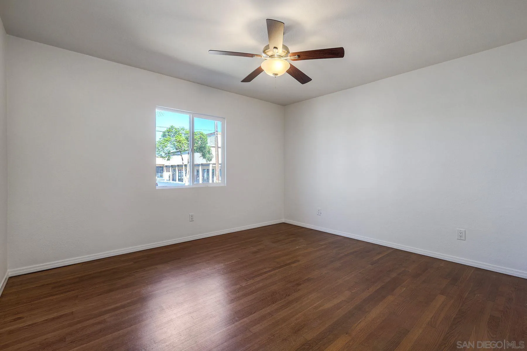 https://cdn.realtyfeed.com/cdn/127/250042005/7d0af1502f9ac521b0869984d466f677.webp