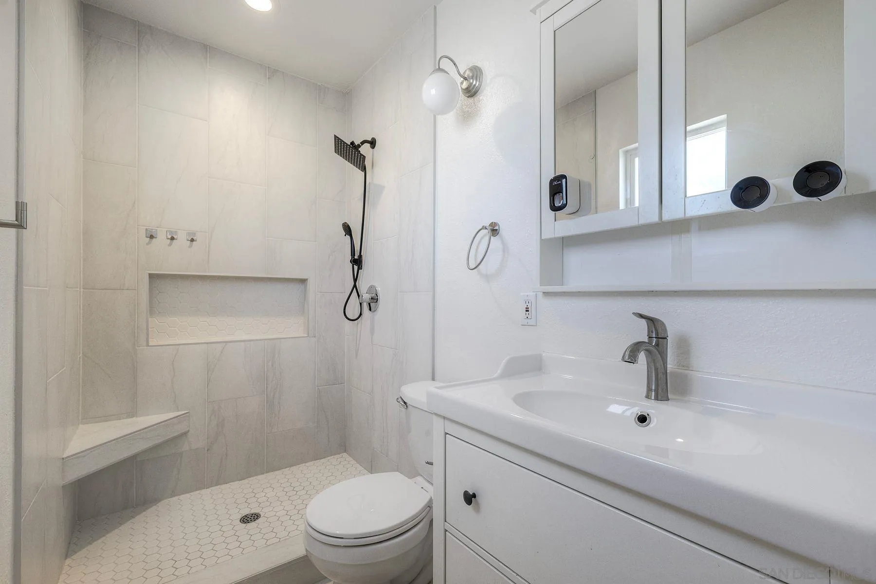https://cdn.realtyfeed.com/cdn/127/250042005/807991edb6e3f56cb45a0c1904d3ca89.webp
