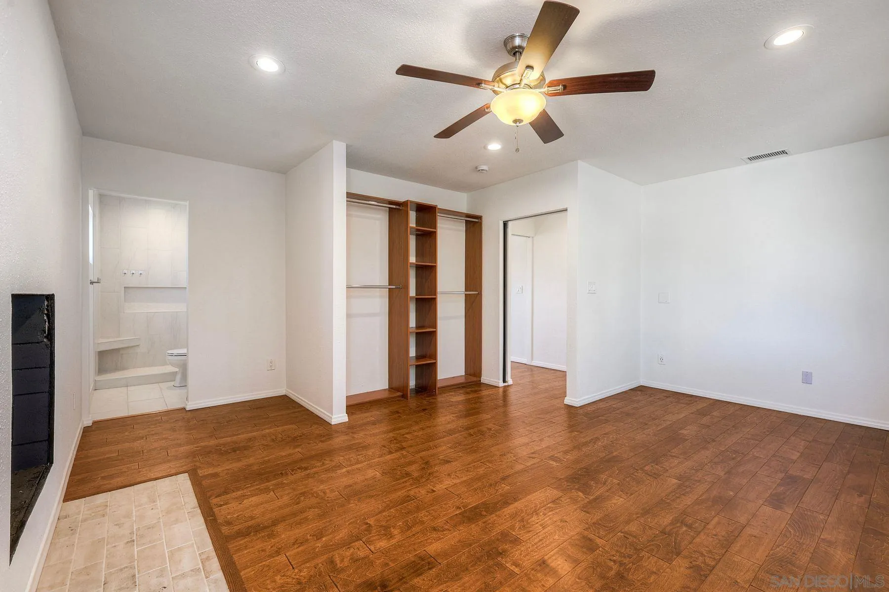 https://cdn.realtyfeed.com/cdn/127/250042005/c51a203d06f3bf86e6c620695d9ffb30.webp
