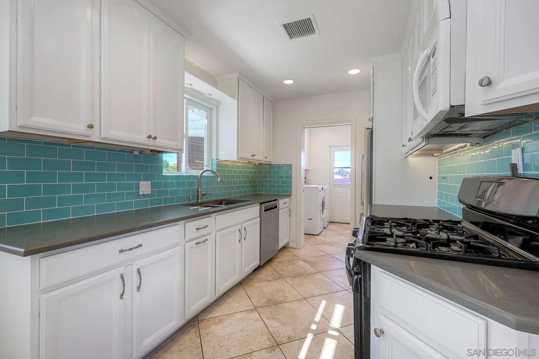 https://cdn.realtyfeed.com/cdn/127/250042005/fb1a856bc24a357fb3b58f021caeb591.webp