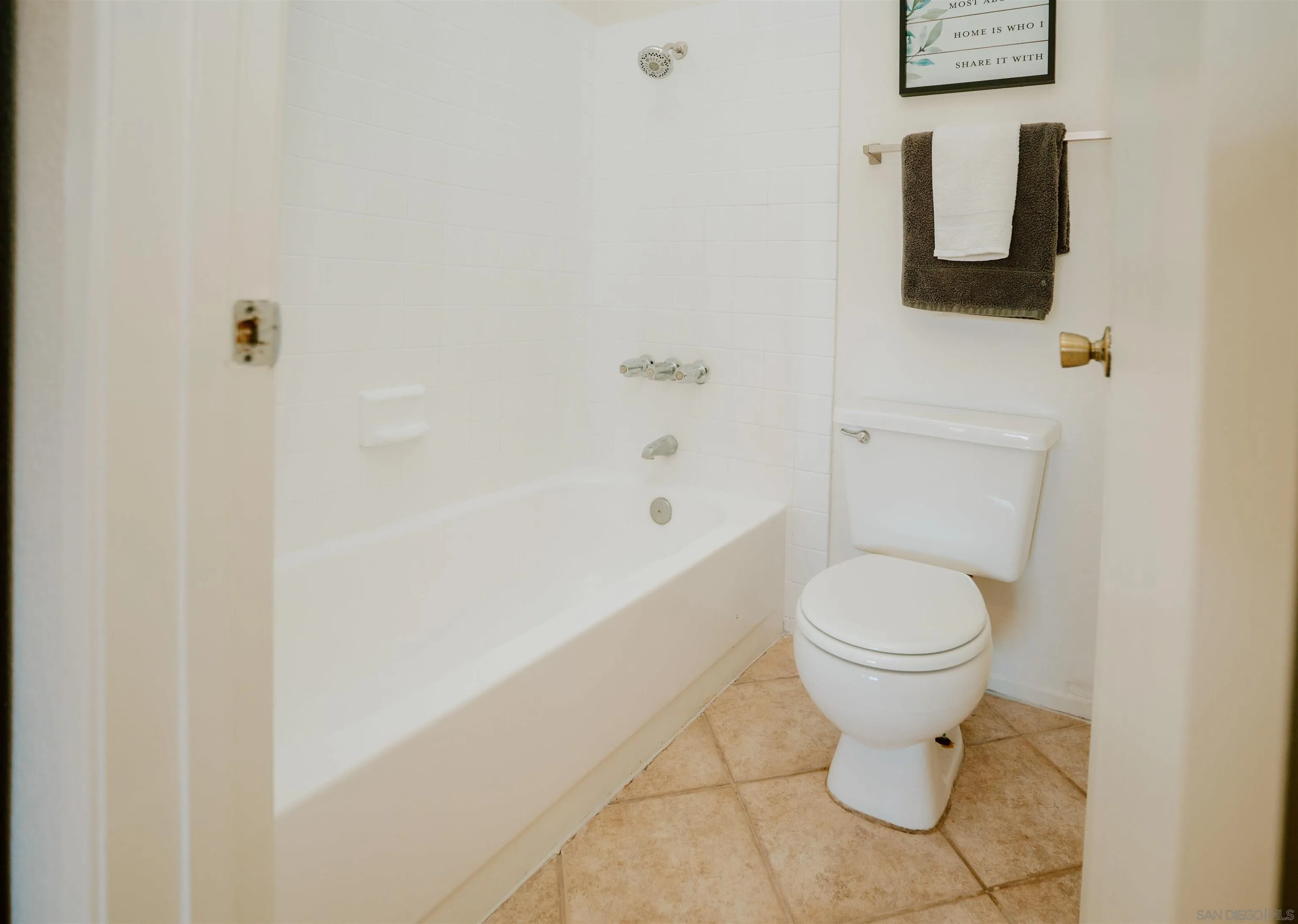 https://cdn.realtyfeed.com/cdn/127/250042010/27ea3371f9c2a52a5dcc2eaecea7a5f8.webp