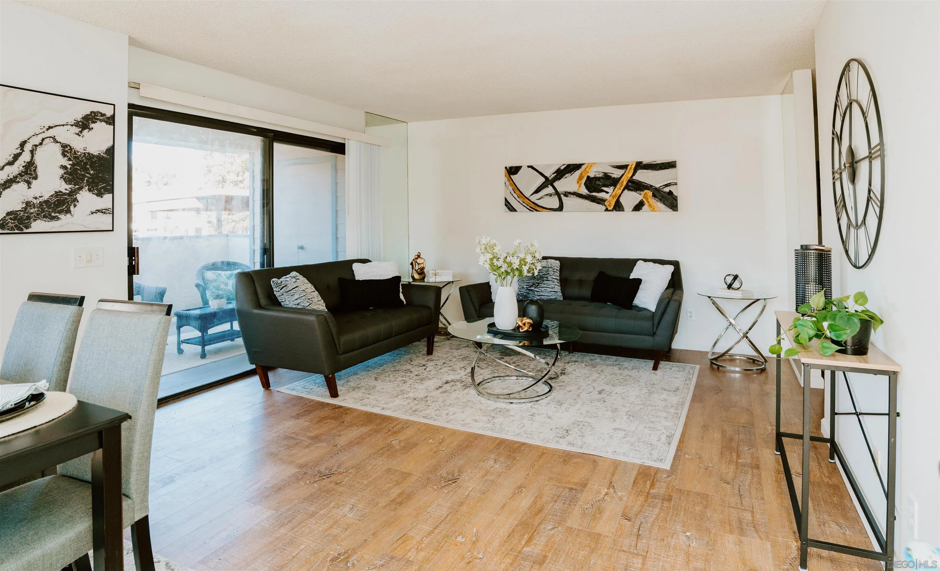 https://cdn.realtyfeed.com/cdn/127/250042010/2f93d92fca8be55362d02c8394fdda59.webp