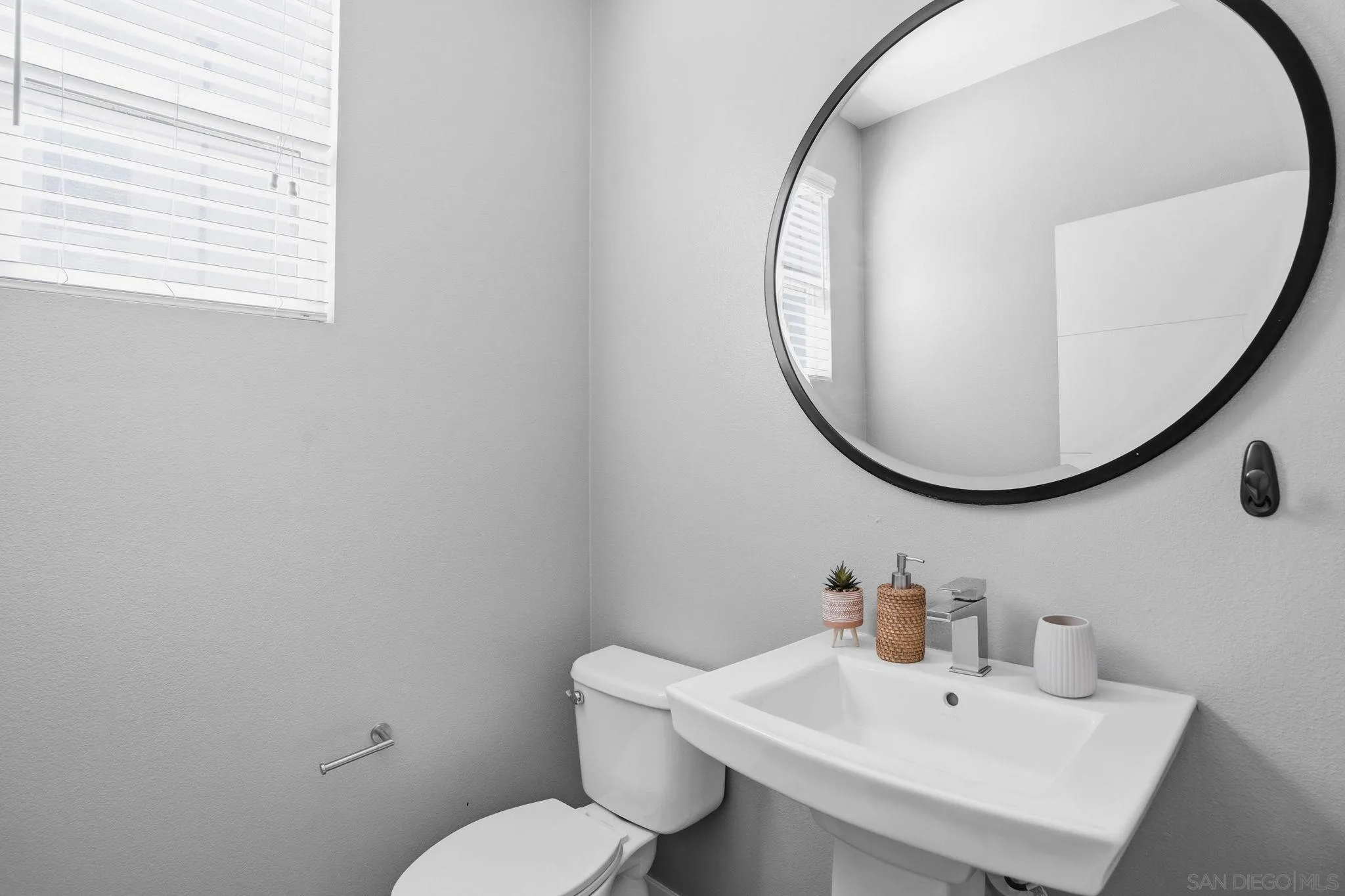 Photo #12: 250042011 Listing: Photo #12