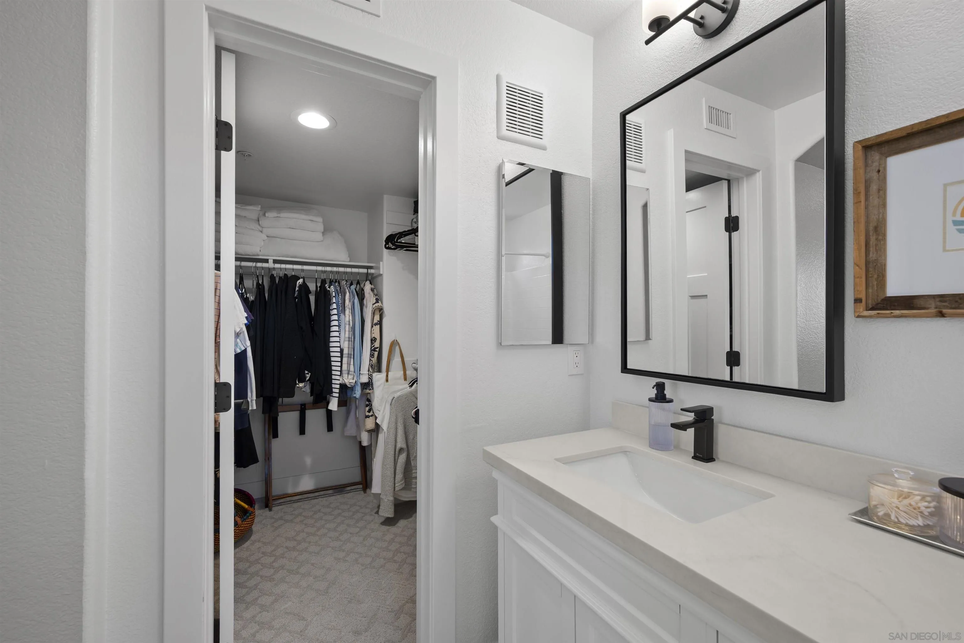 https://cdn.realtyfeed.com/cdn/127/250042014/596c69c91e766b7848bb2bcbae9e2b3c.webp