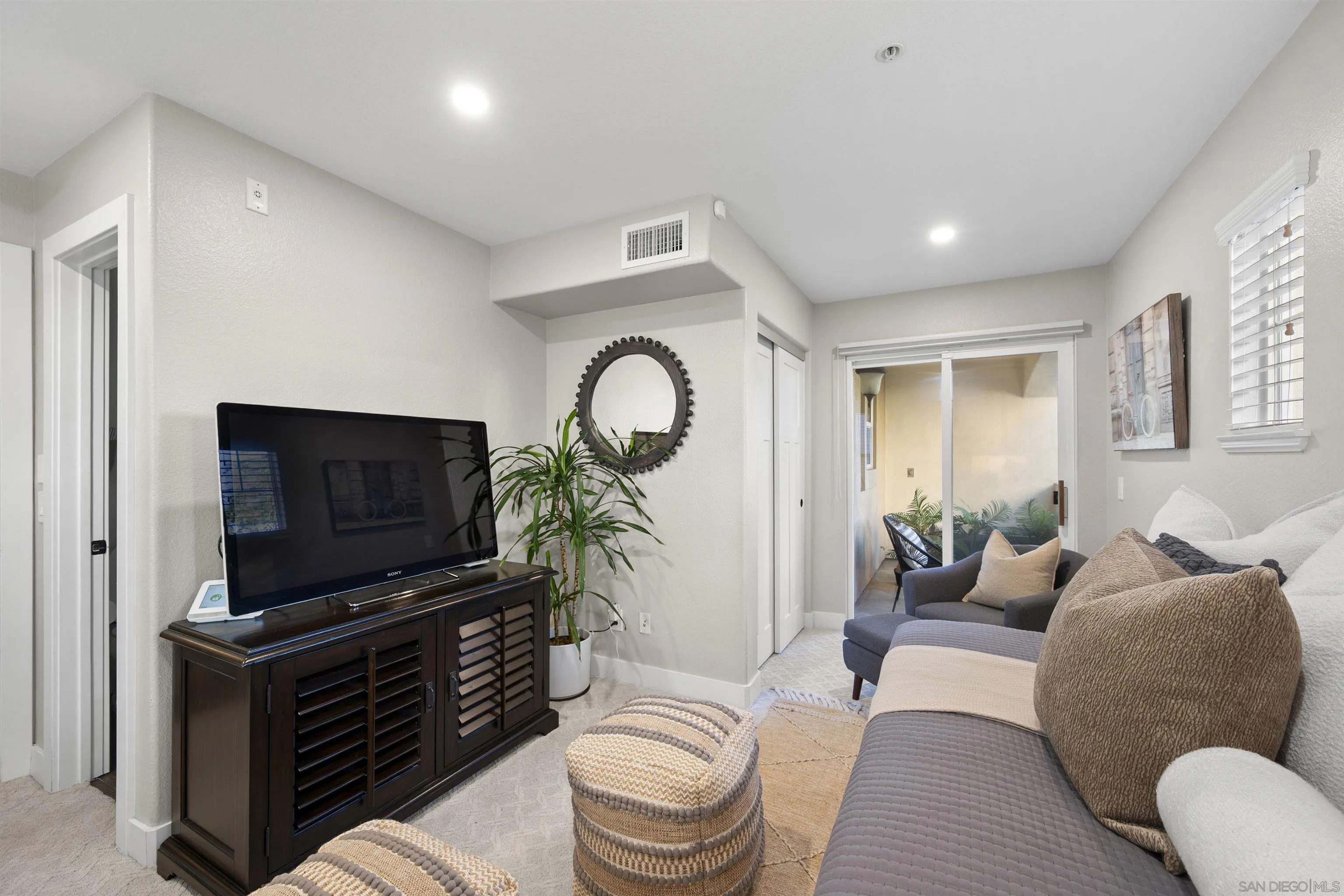 https://cdn.realtyfeed.com/cdn/127/250042014/cdebdd41a401876ef48b33c450237141.webp