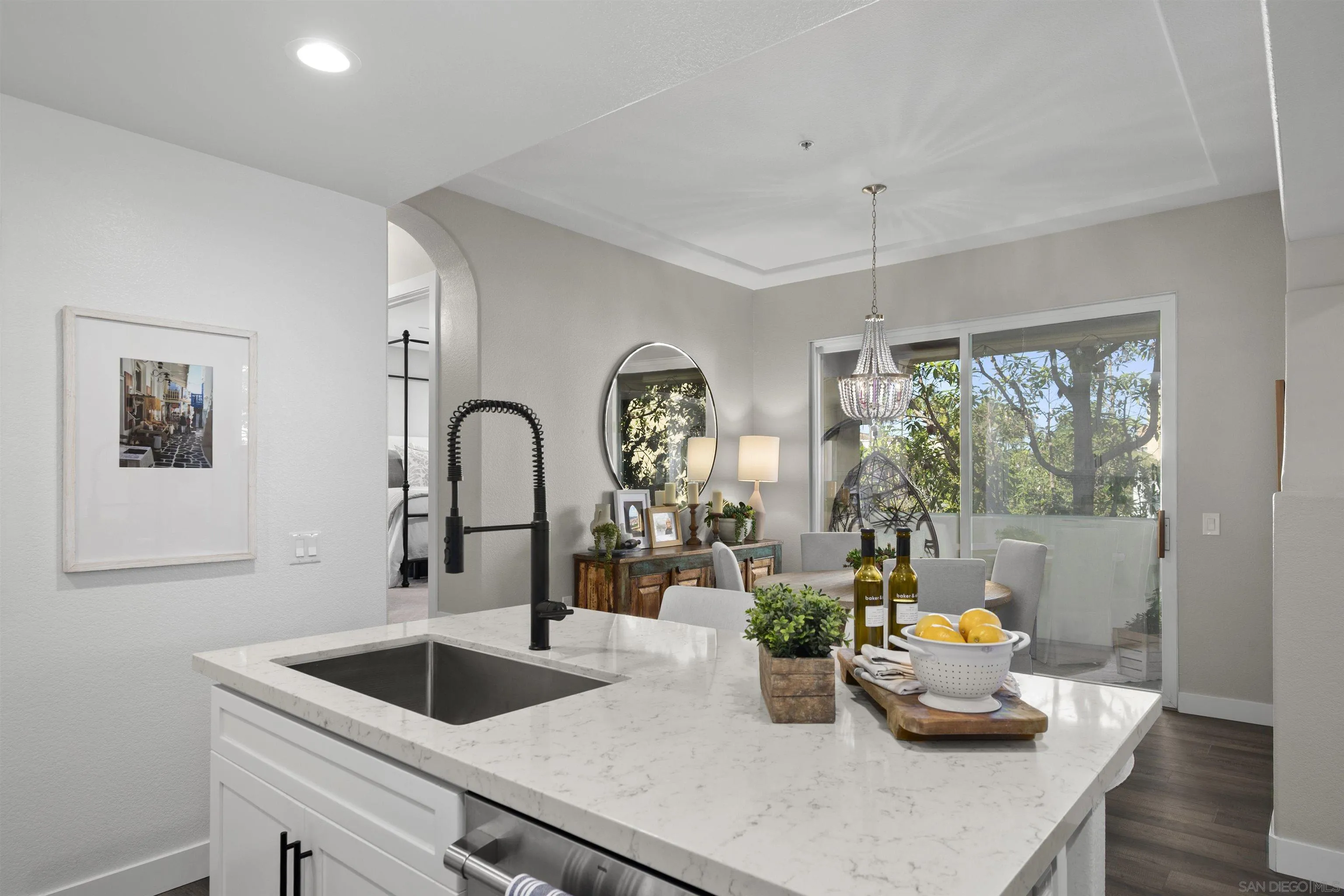 https://cdn.realtyfeed.com/cdn/127/250042014/ced1ceddd27e6132fc01e8986d21b800.webp