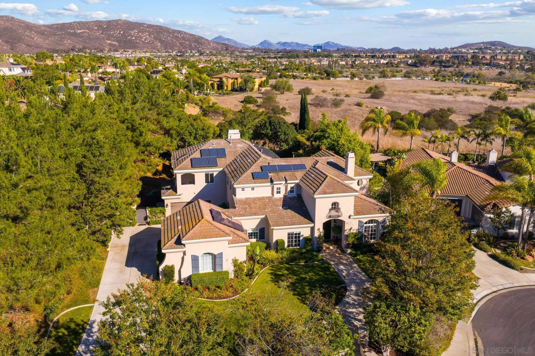 https://cdn.realtyfeed.com/cdn/127/250042016/8a3d014f8311d5592d657b6288dc4906.webp
