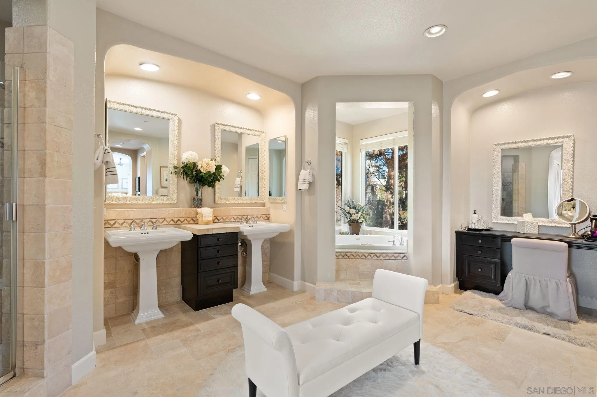 https://cdn.realtyfeed.com/cdn/127/250042016/d6fa69d3802028bc7c0d3fed8bde34f6.webp