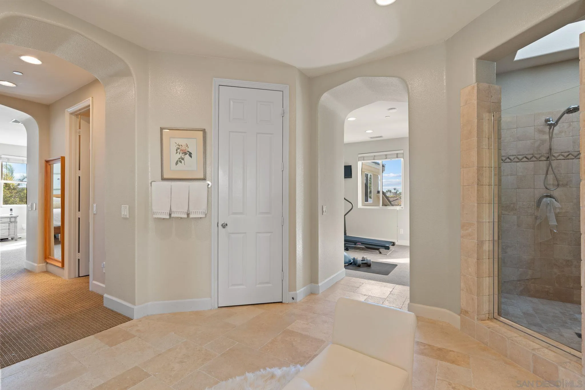https://cdn.realtyfeed.com/cdn/127/250042016/dca50fe3837127a7f5946a2748e6b65f.webp